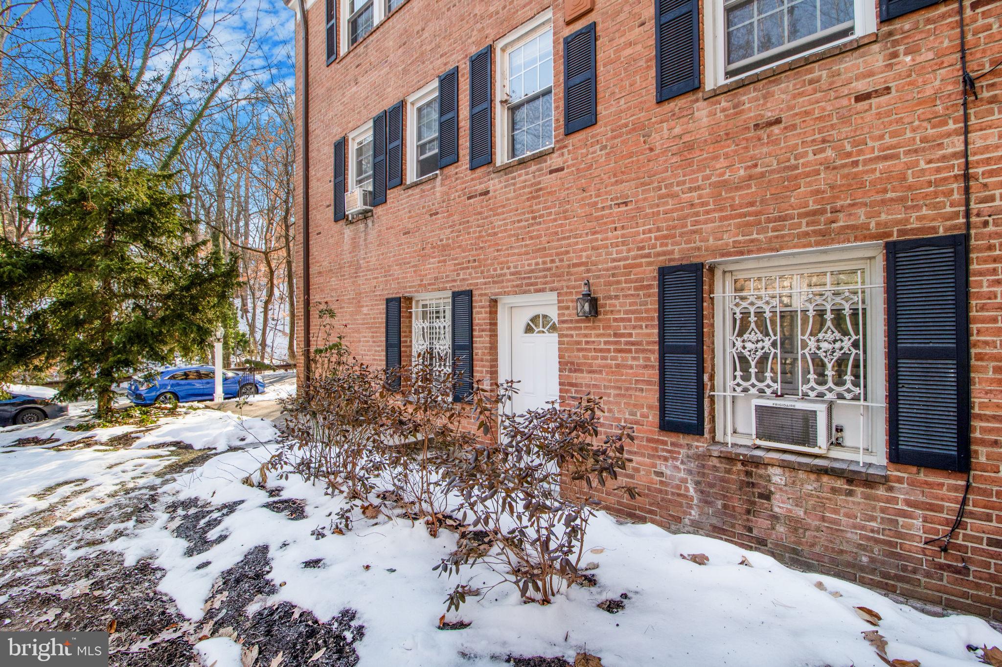 FREDERICK COURTS - Residential Lease