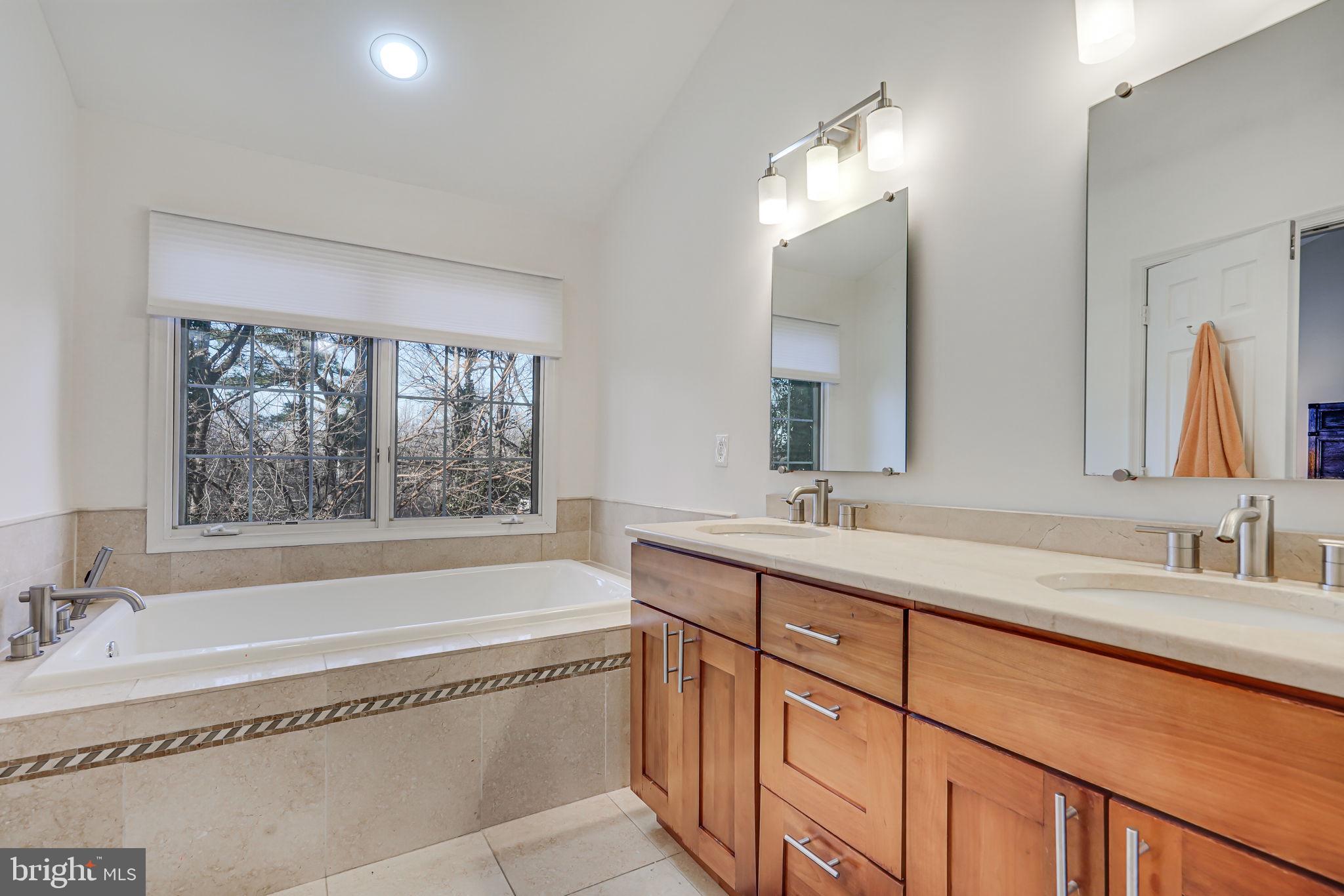 WHITLEY PARK CONDOMINIUM - Residential