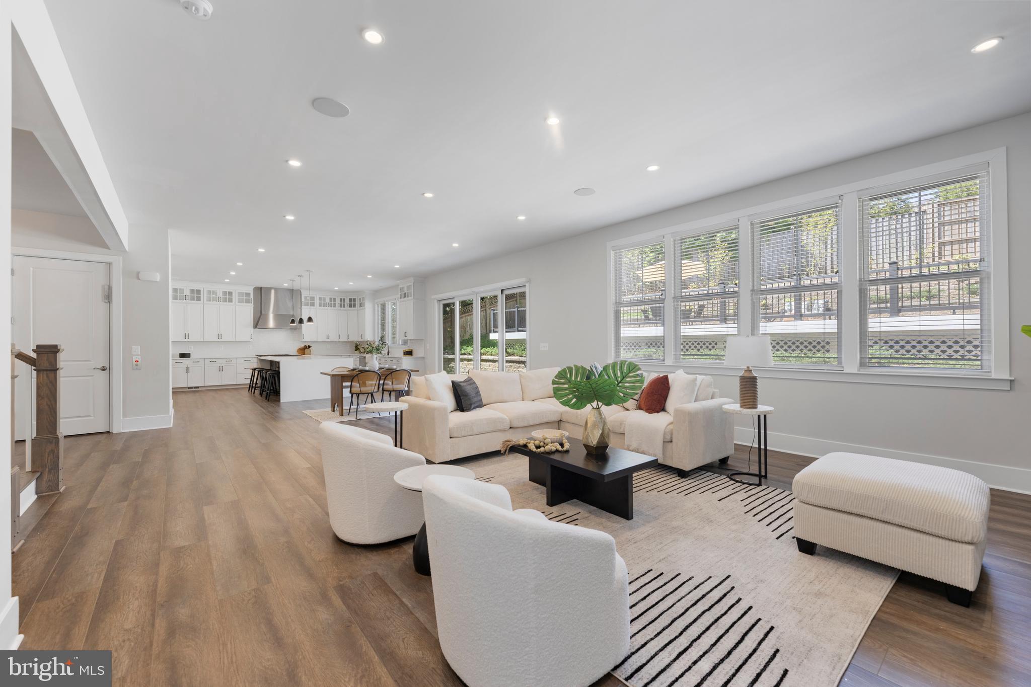RIVERCREST - Residential