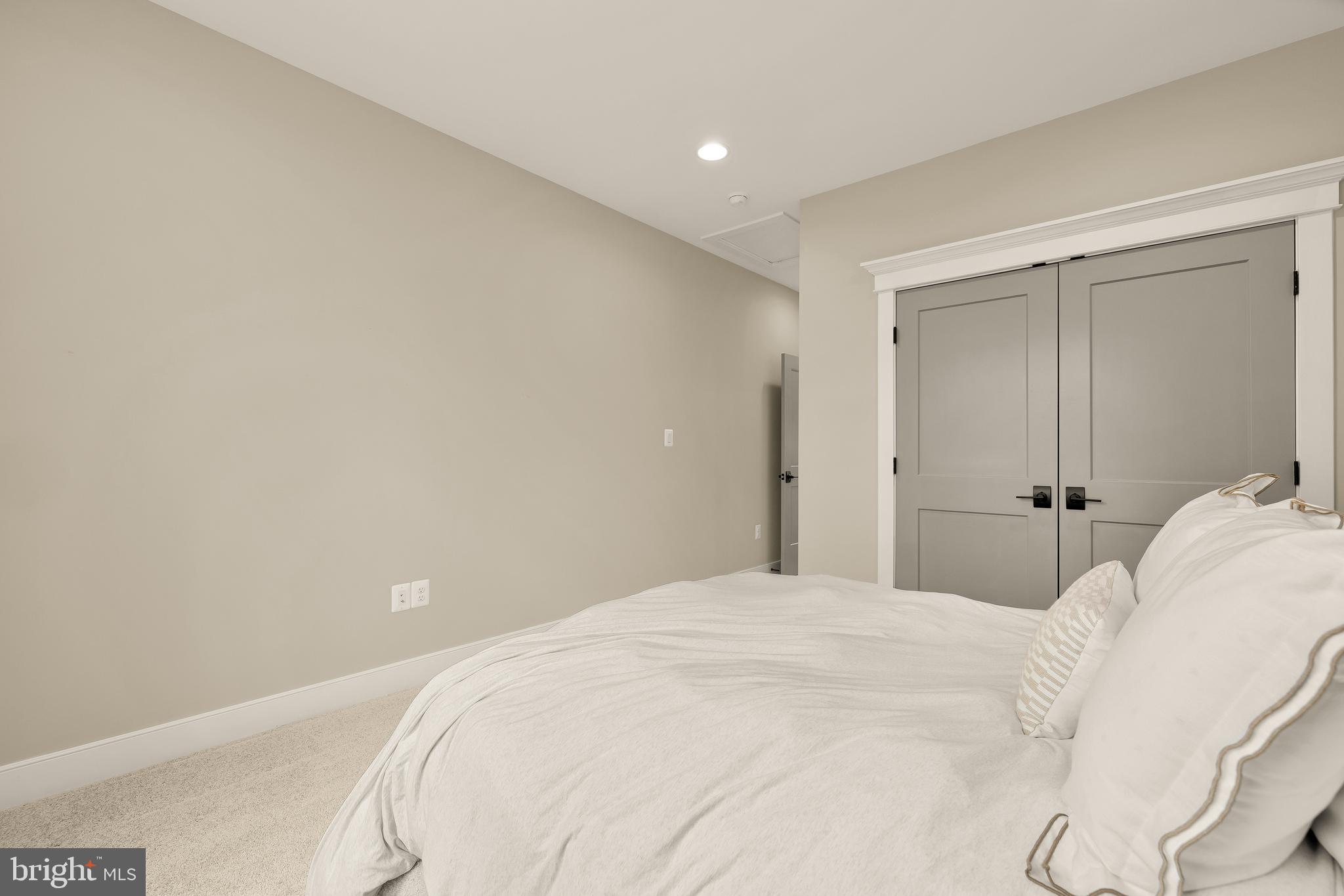 BRADDOCK WOODS - Residential