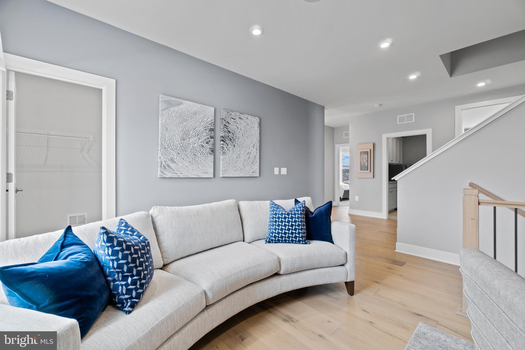 WHITE OAKS FARM - Residential