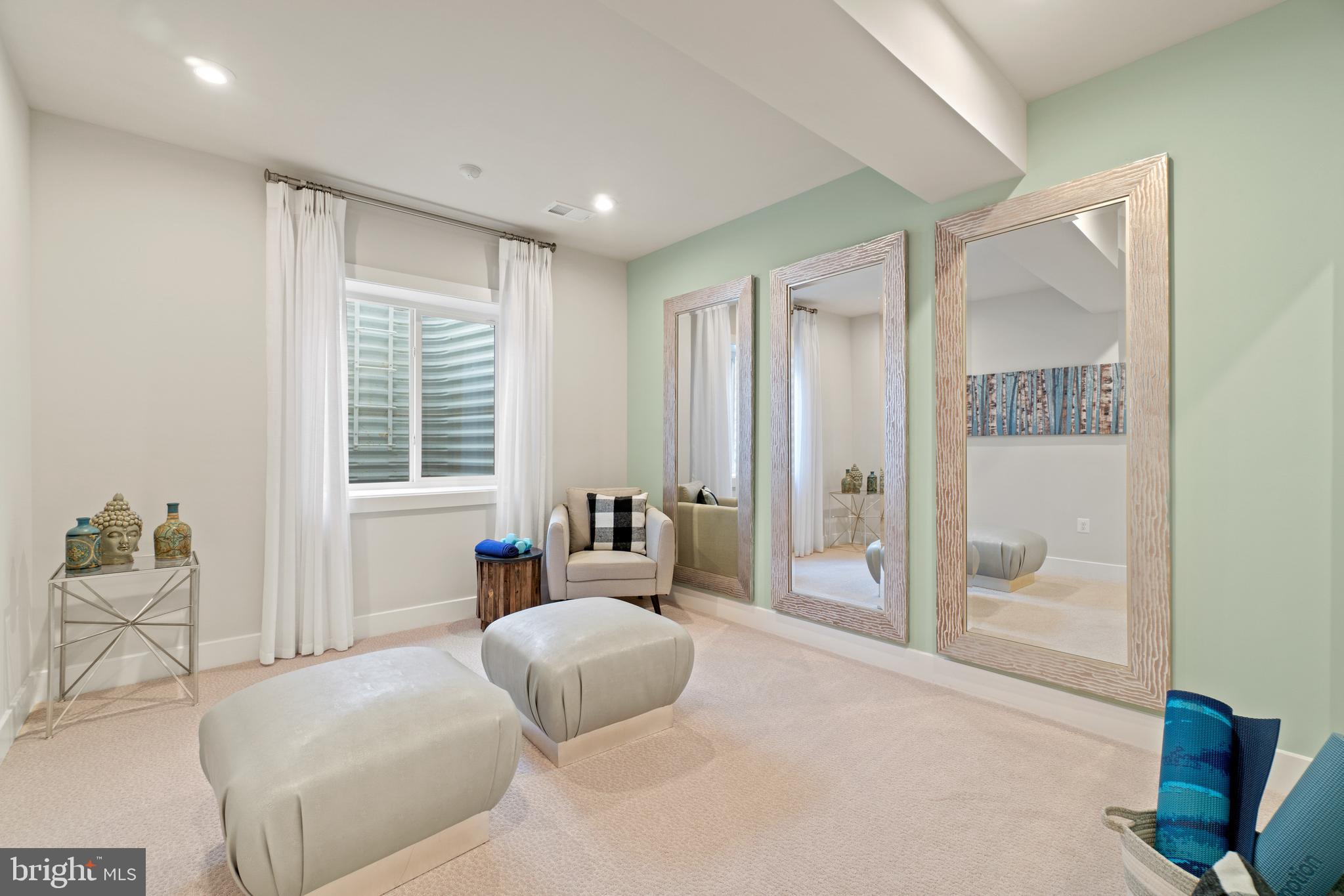 WHITE OAKS FARM - Residential