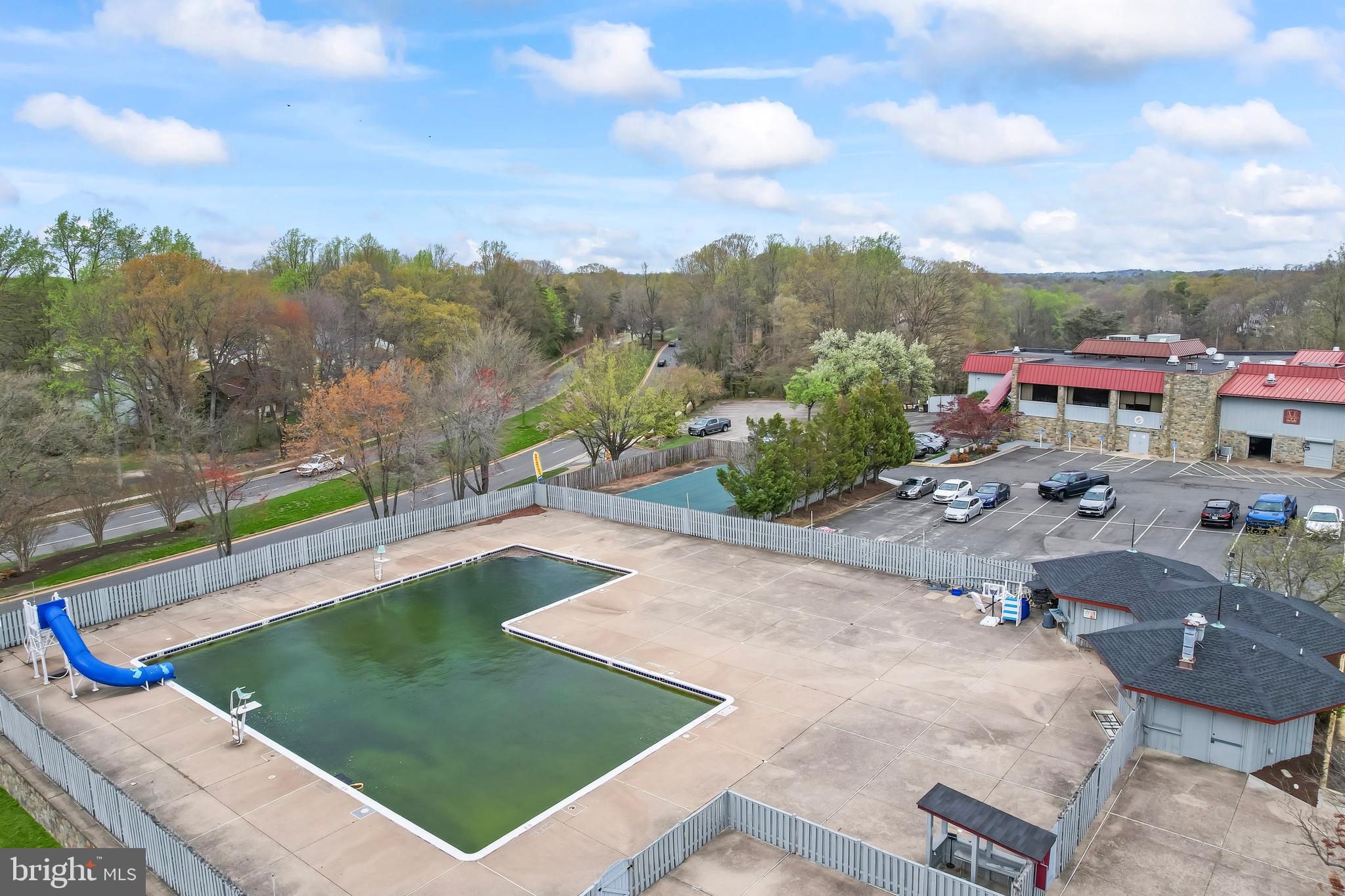 COUNTRY CLUB/LAKE MONTCLAIR - Residential