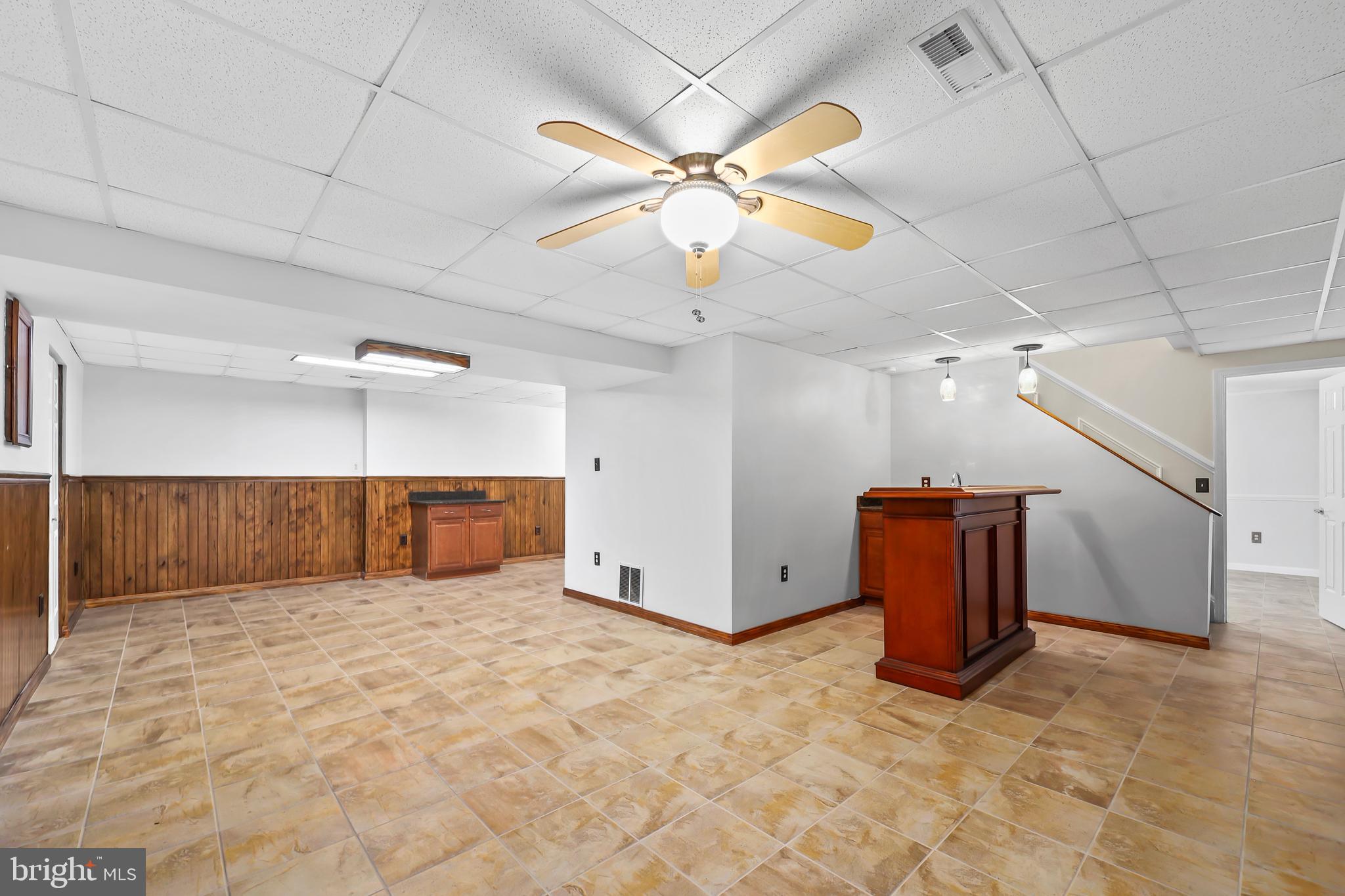 COUNTRY CLUB/LAKE MONTCLAIR - Residential