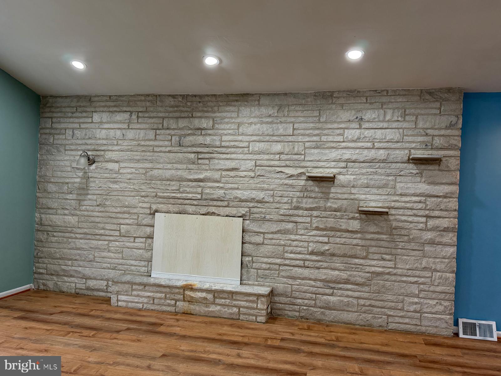 PHILADELPHIA (NORTHEAST) - Residential