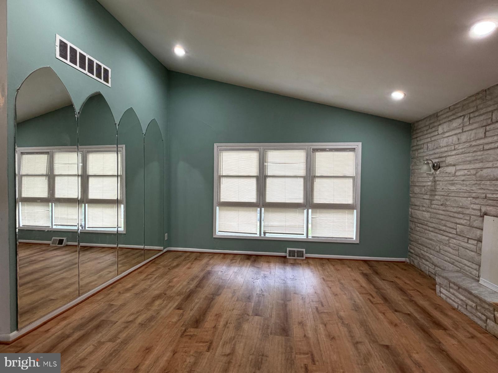 PHILADELPHIA (NORTHEAST) - Residential