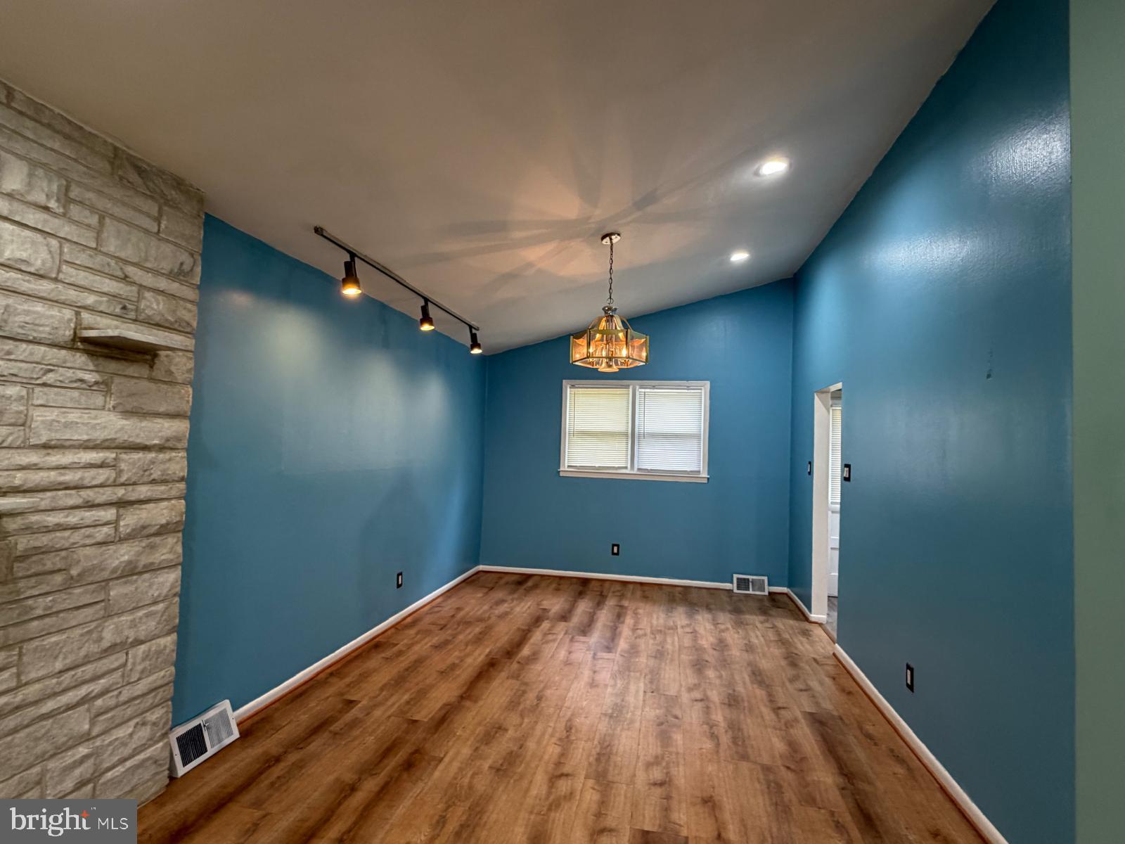 PHILADELPHIA (NORTHEAST) - Residential