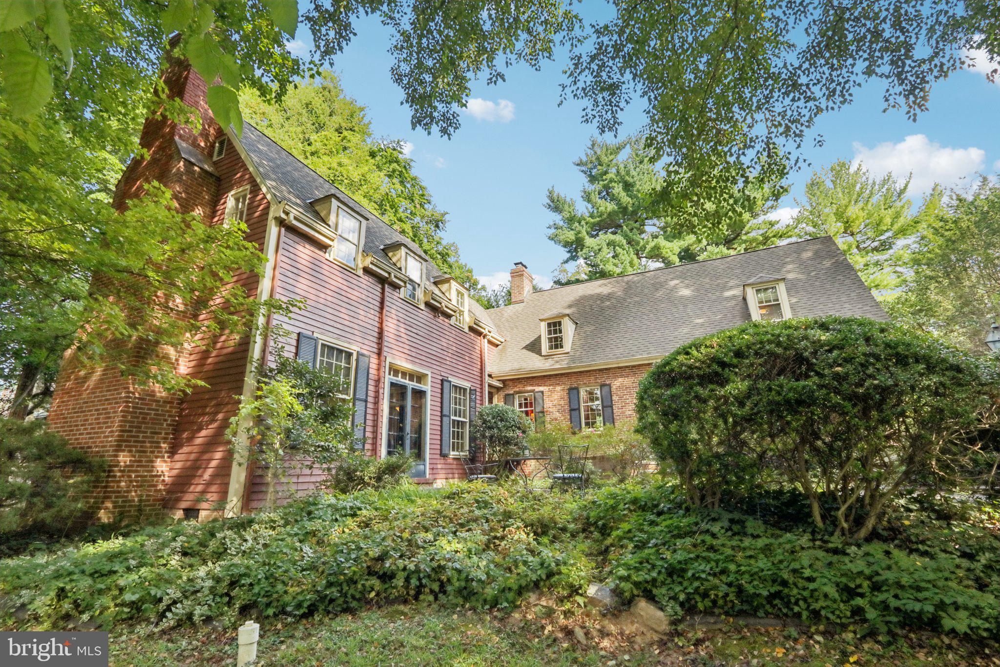 CHESTNUT HILL - Residential