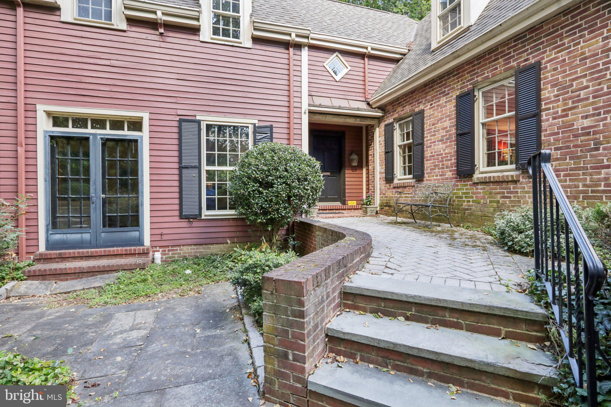 CHESTNUT HILL - Residential