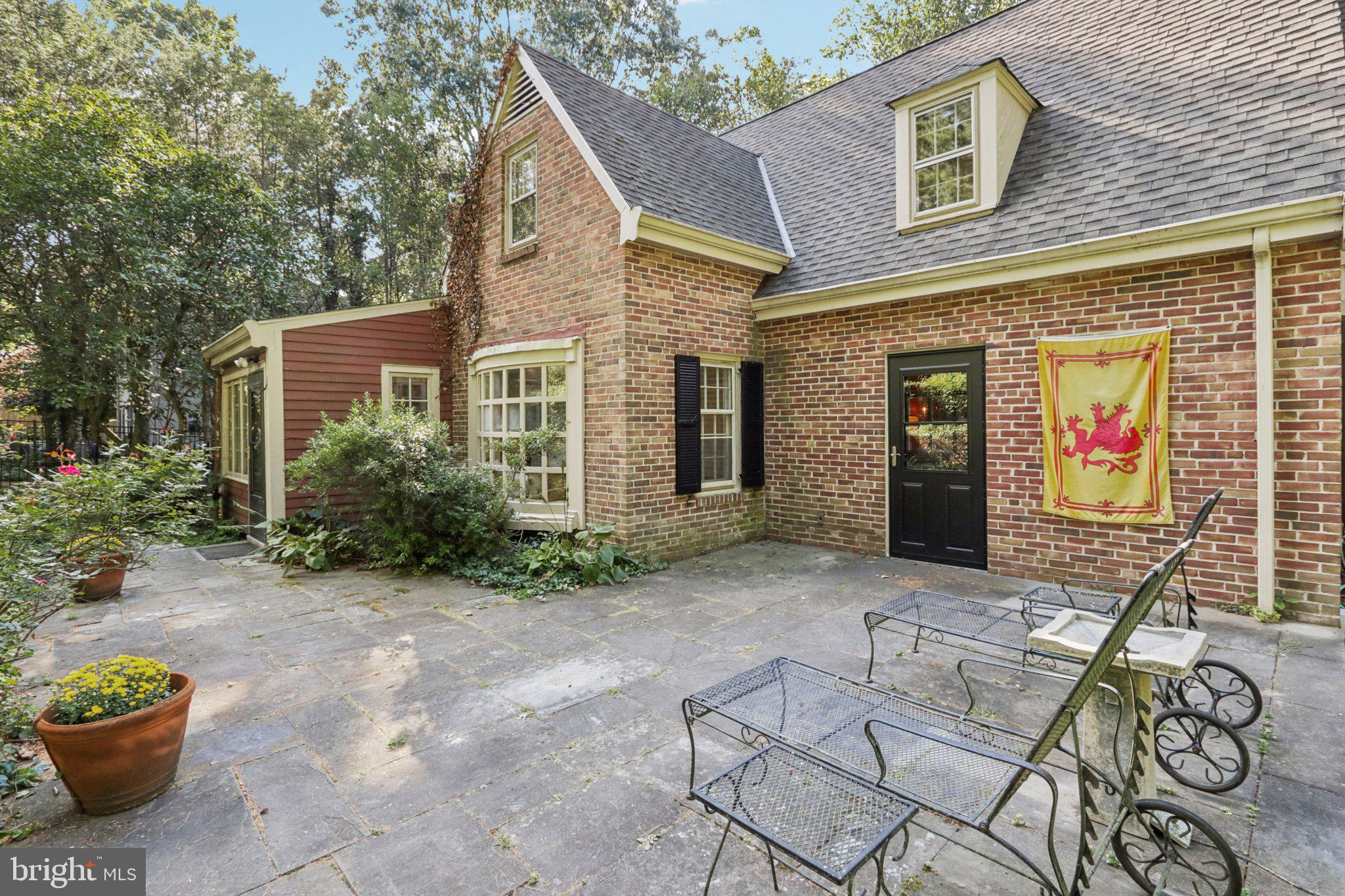 CHESTNUT HILL - Residential