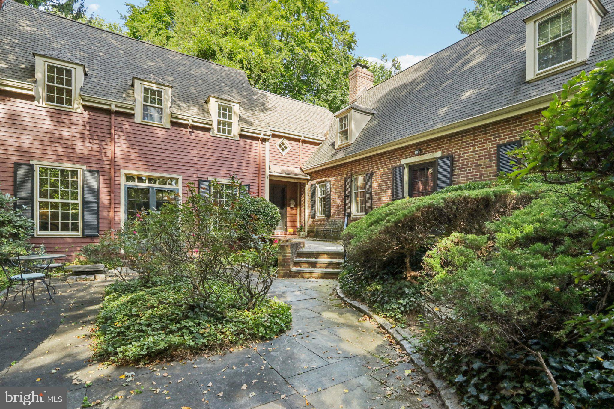 CHESTNUT HILL - Residential