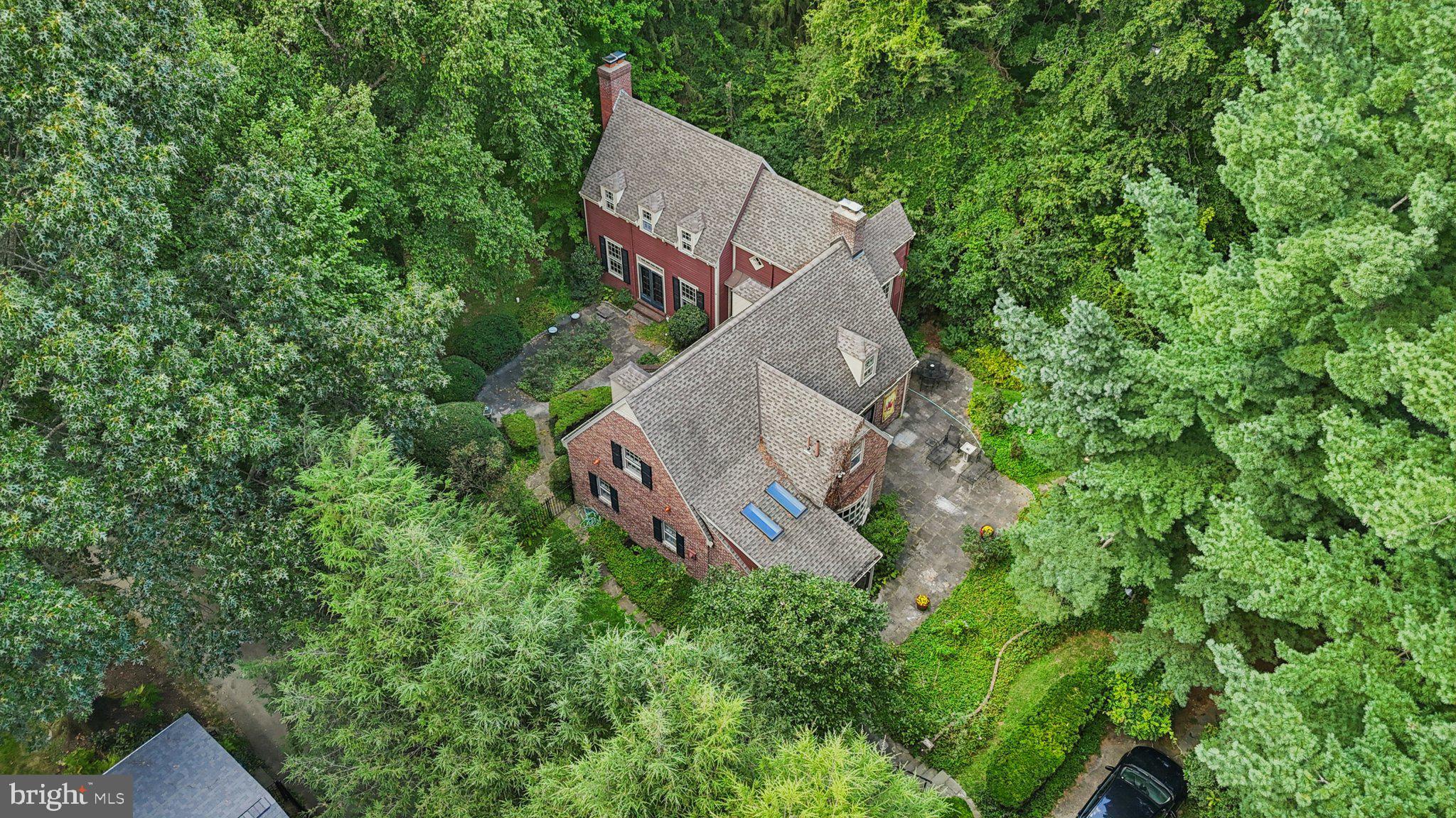 CHESTNUT HILL - Residential