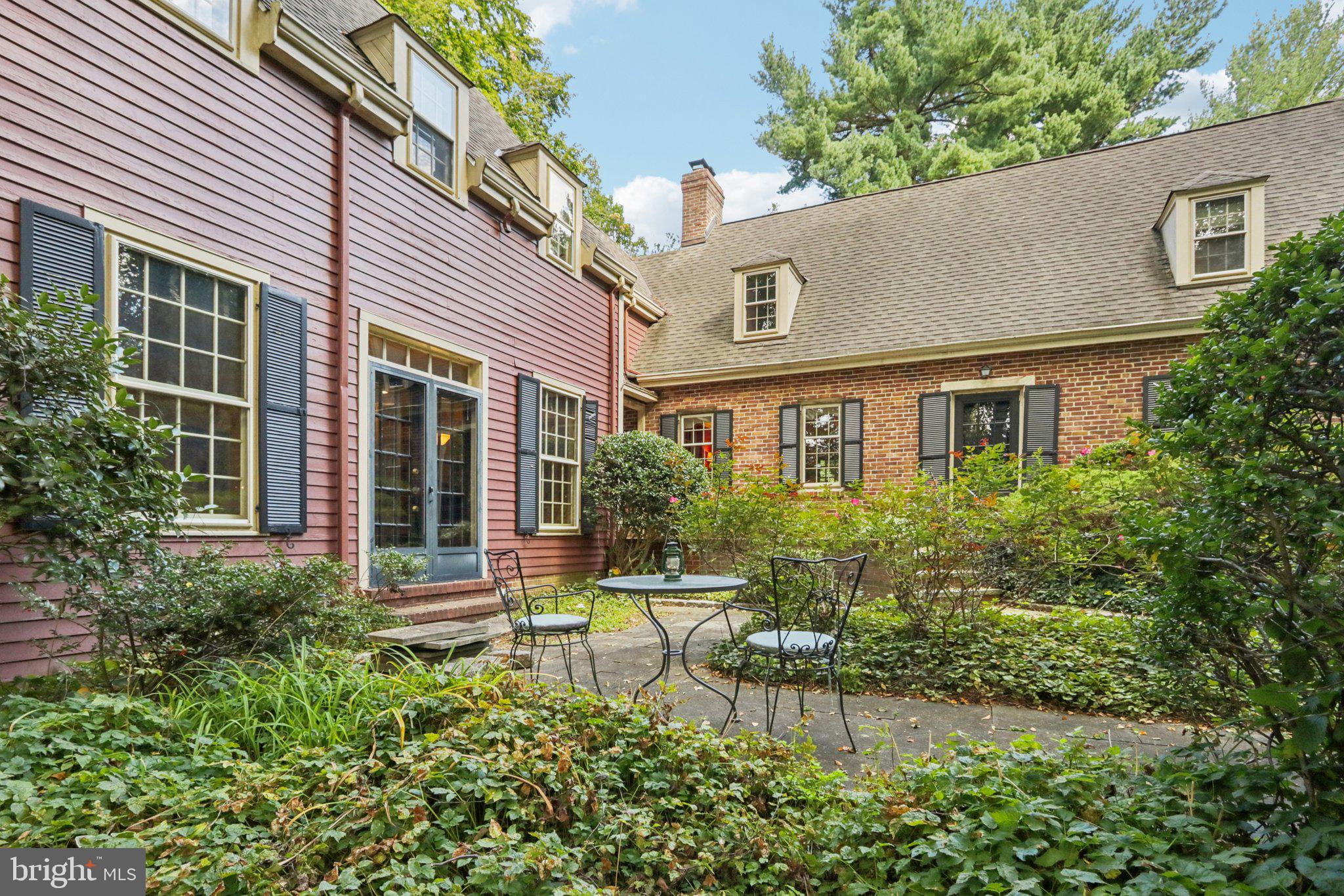CHESTNUT HILL - Residential