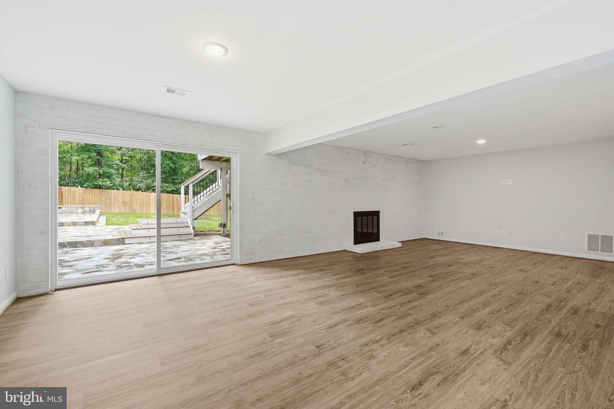 FOX MILL WOODS - Residential