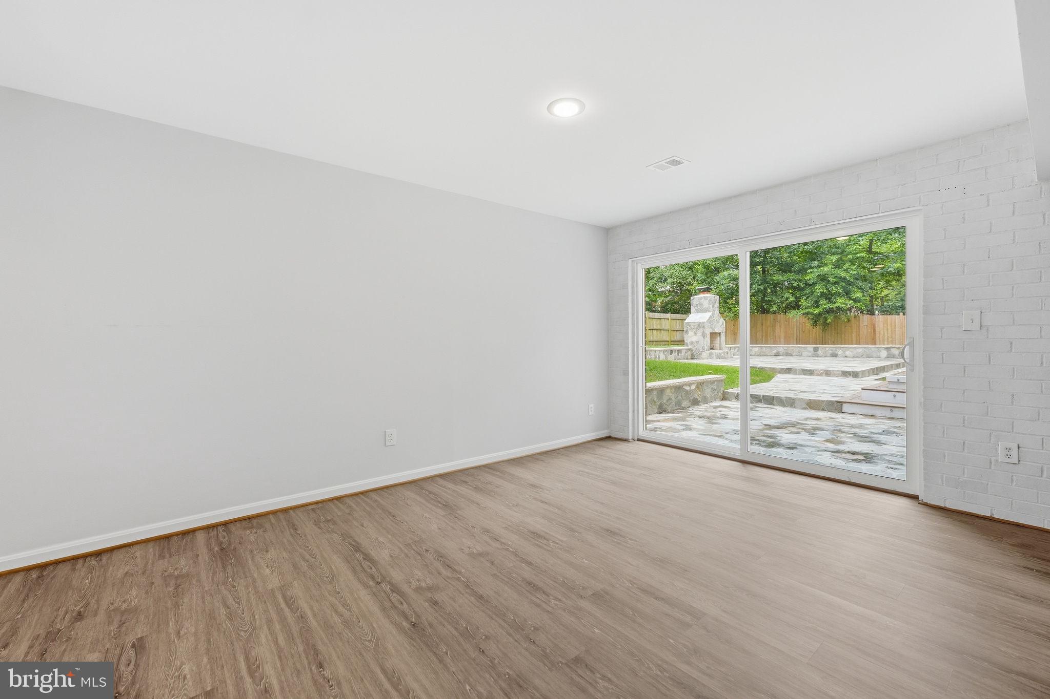 FOX MILL WOODS - Residential