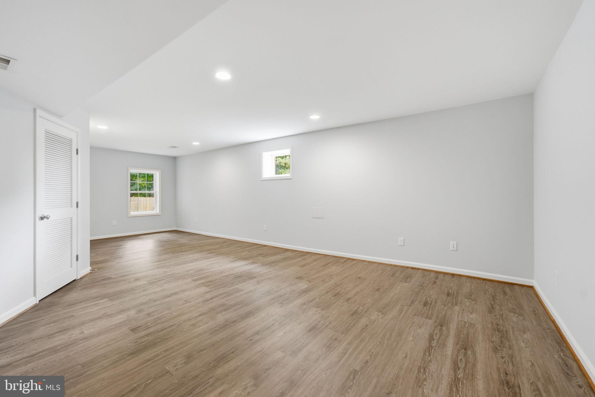 FOX MILL WOODS - Residential