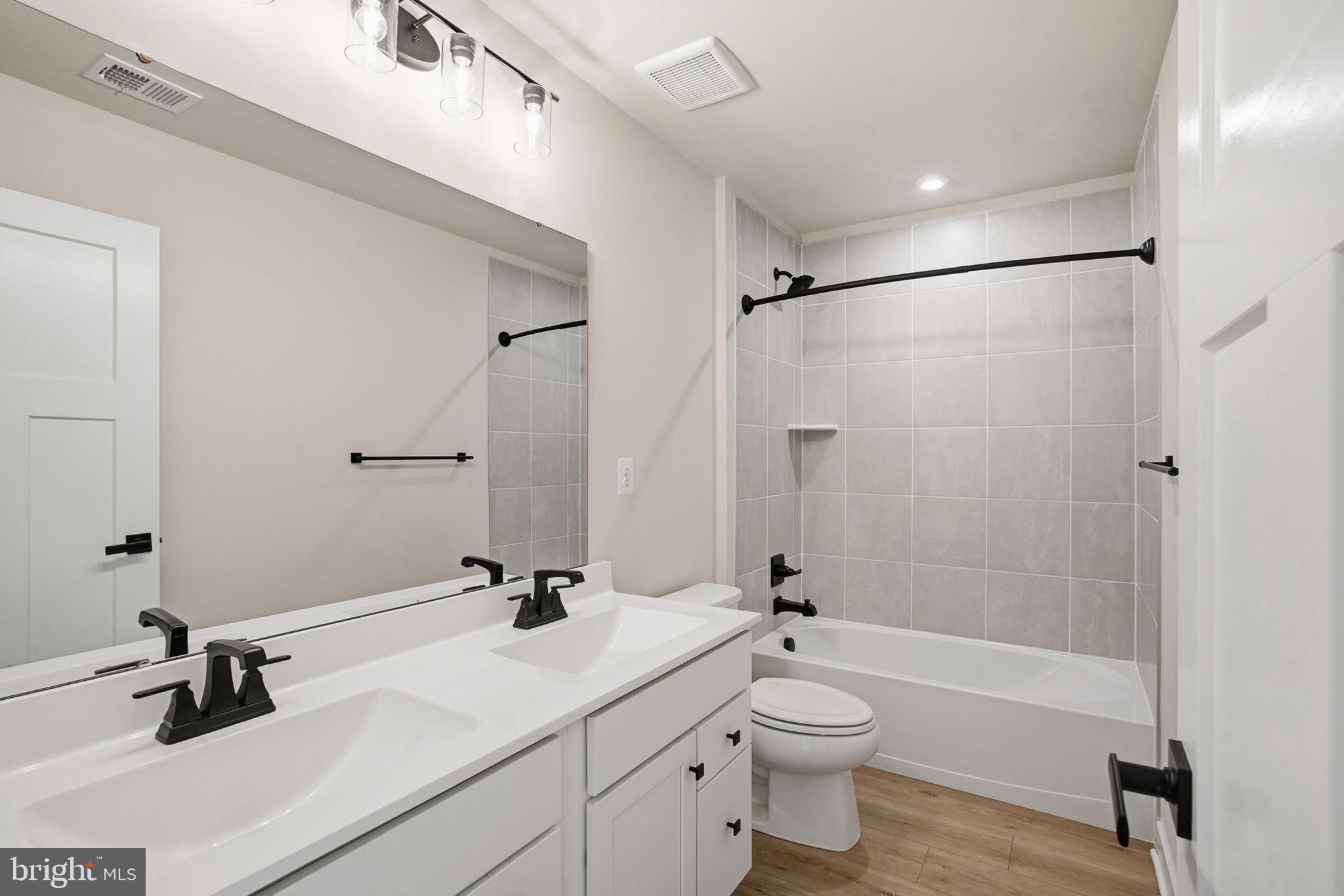 PERRY'S RETREAT - Residential Lease