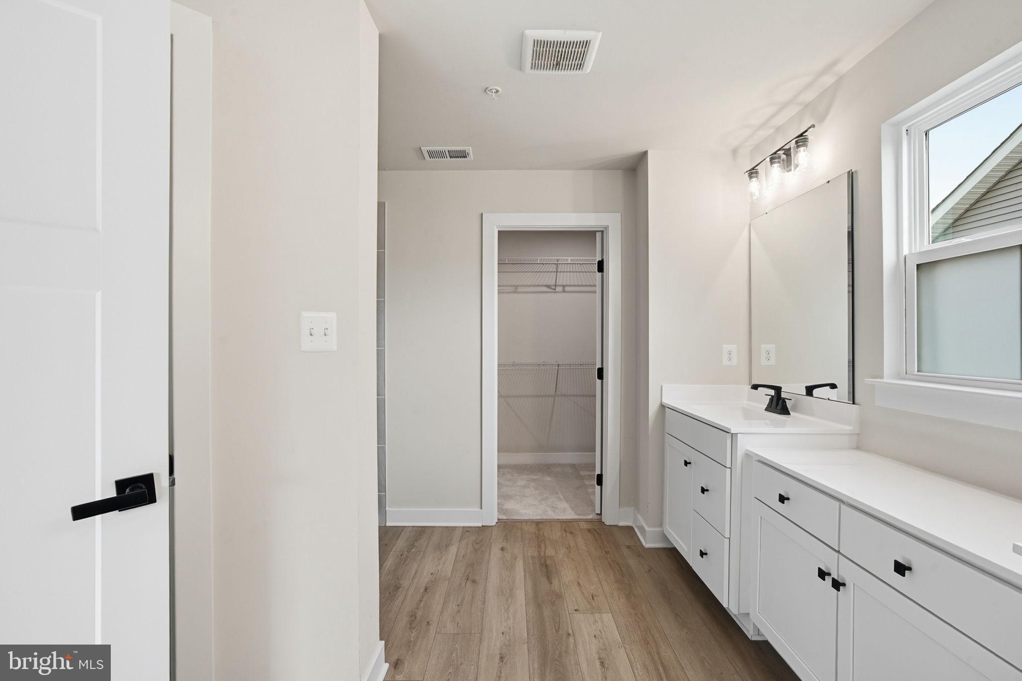 PERRY'S RETREAT - Residential Lease
