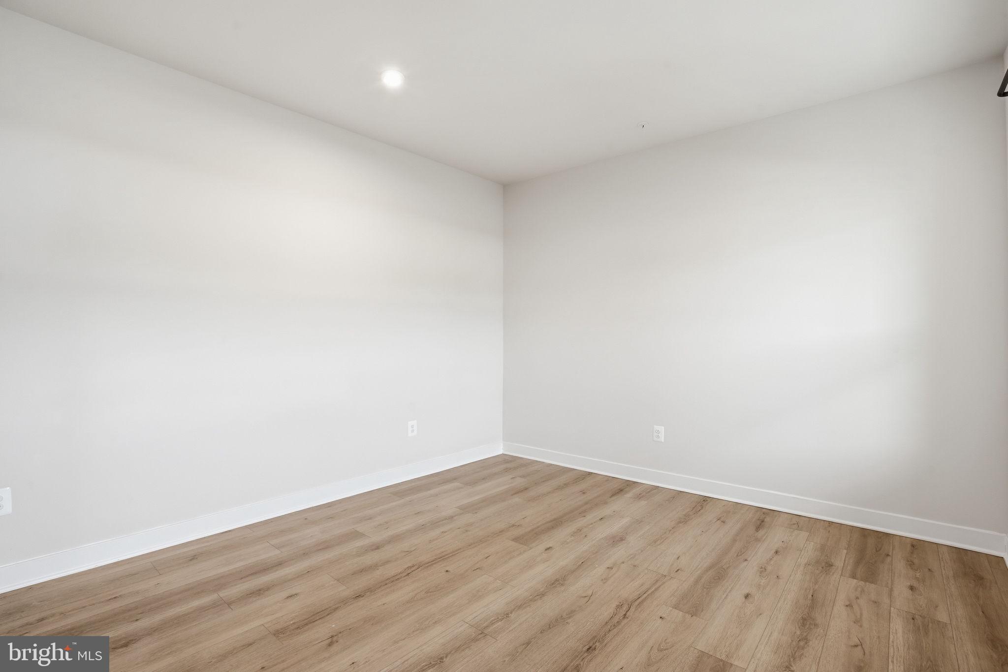 PERRY'S RETREAT - Residential Lease