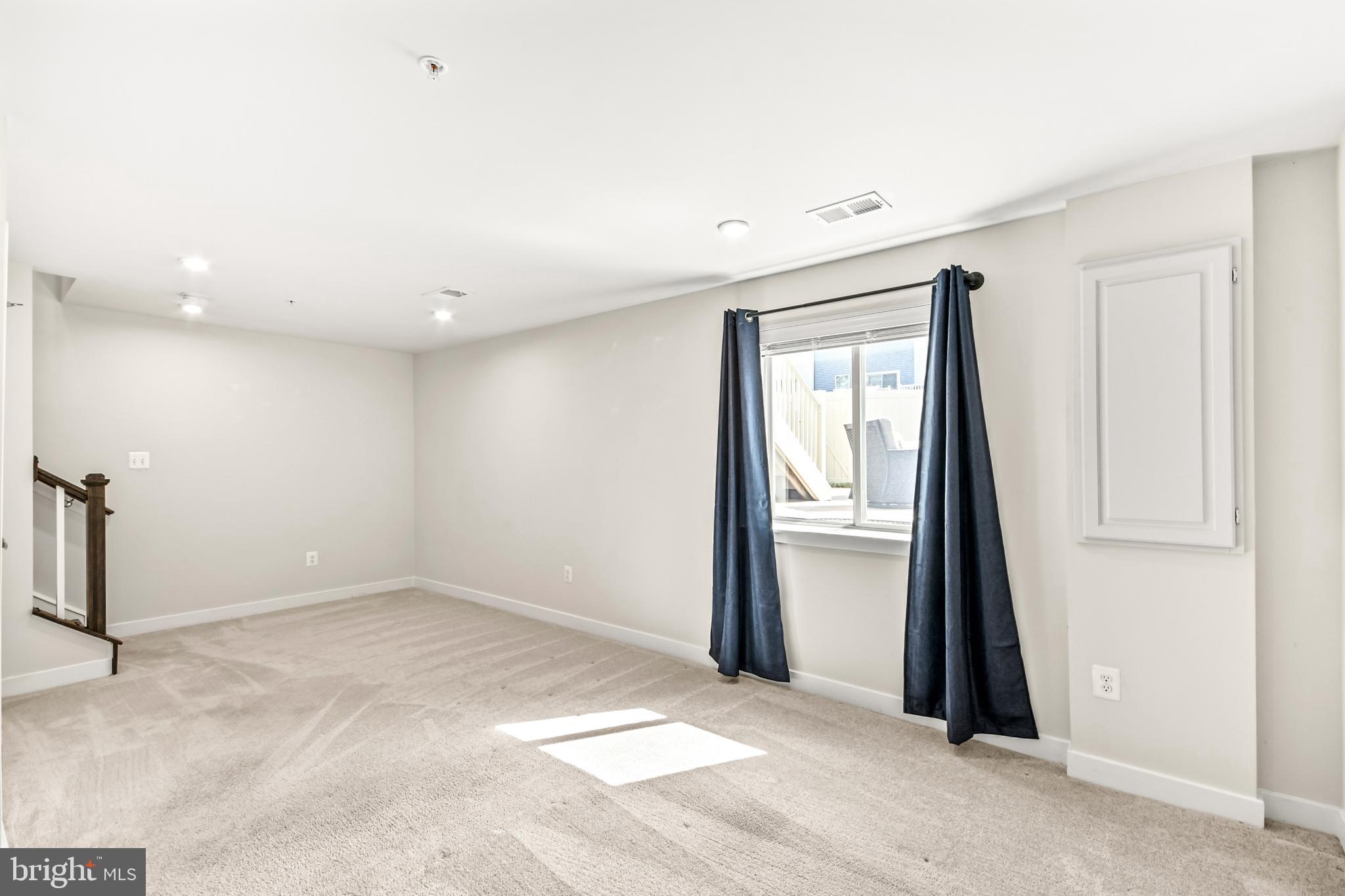 LAKE LINGANORE - Residential