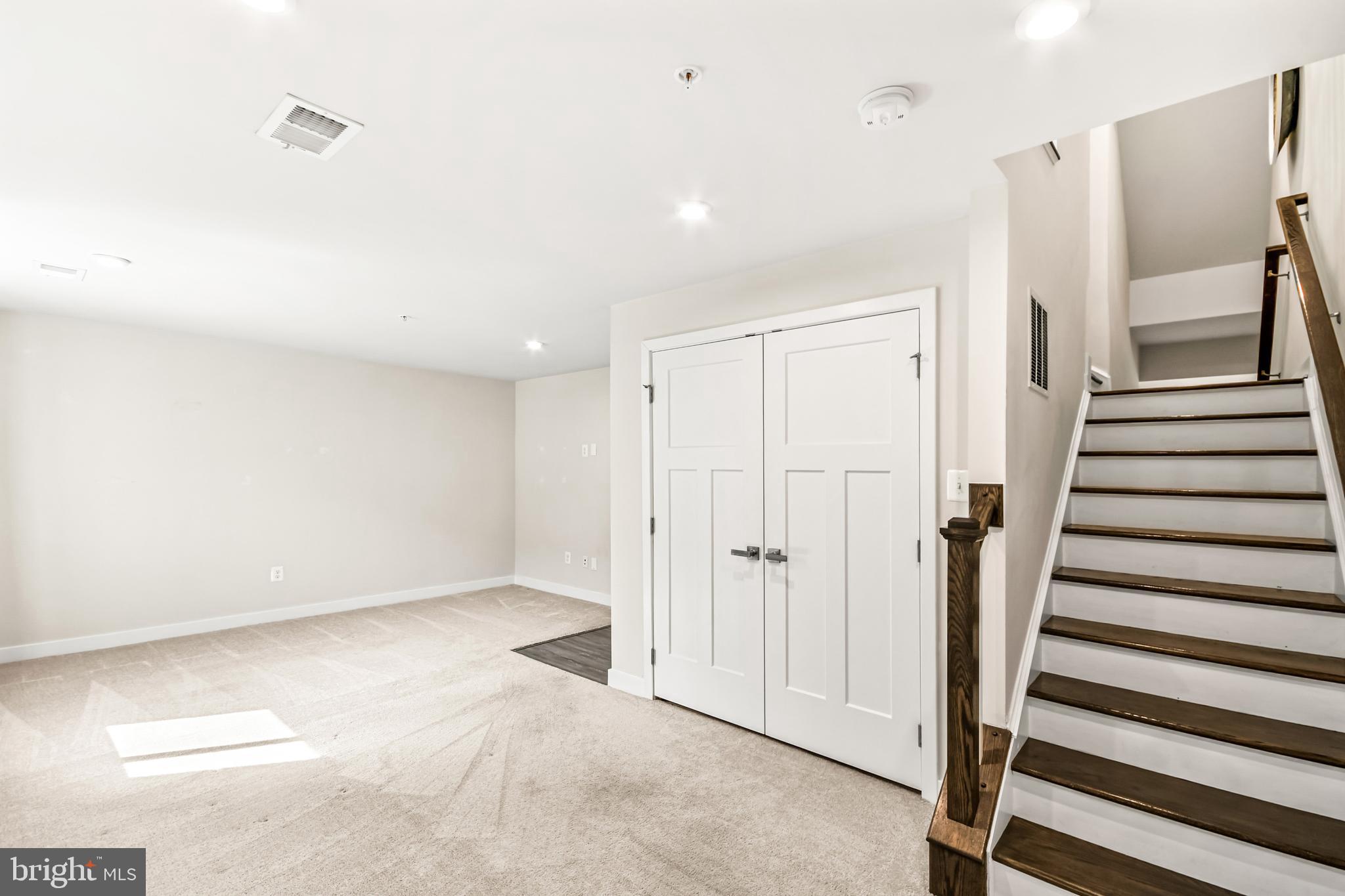 LAKE LINGANORE - Residential