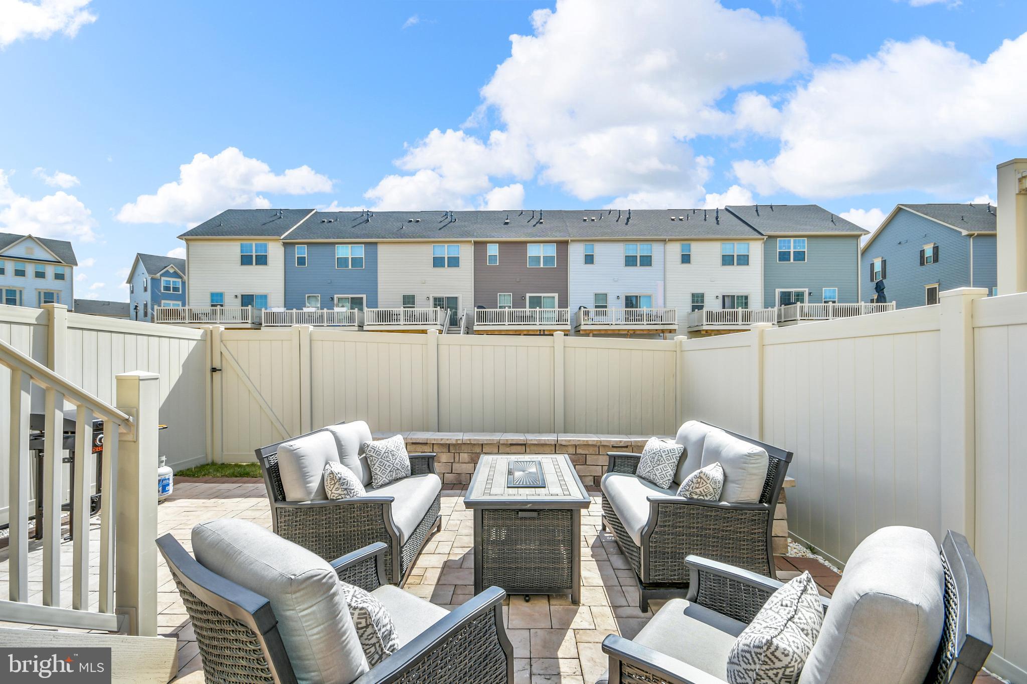 LAKE LINGANORE - Residential
