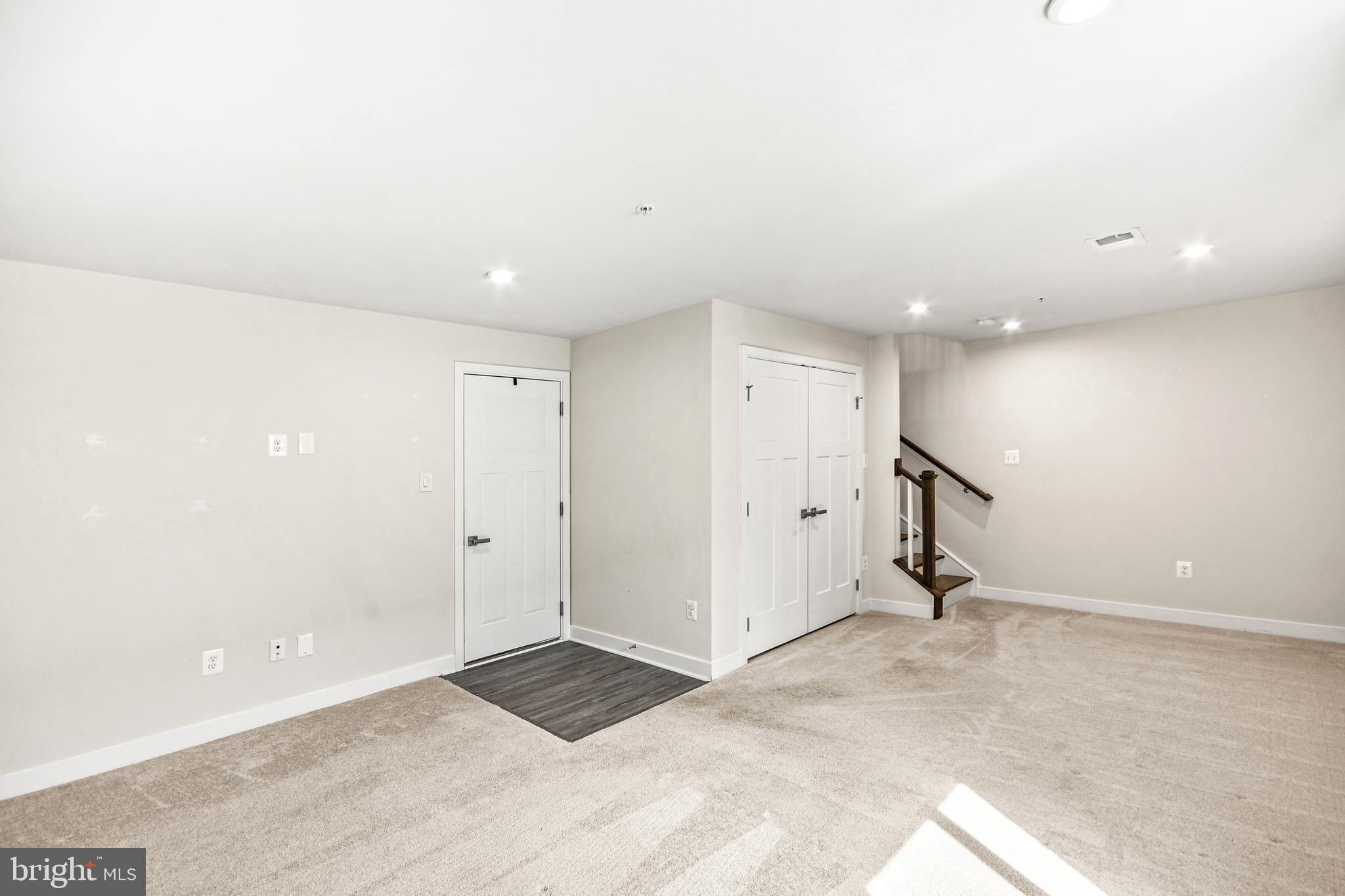 LAKE LINGANORE - Residential