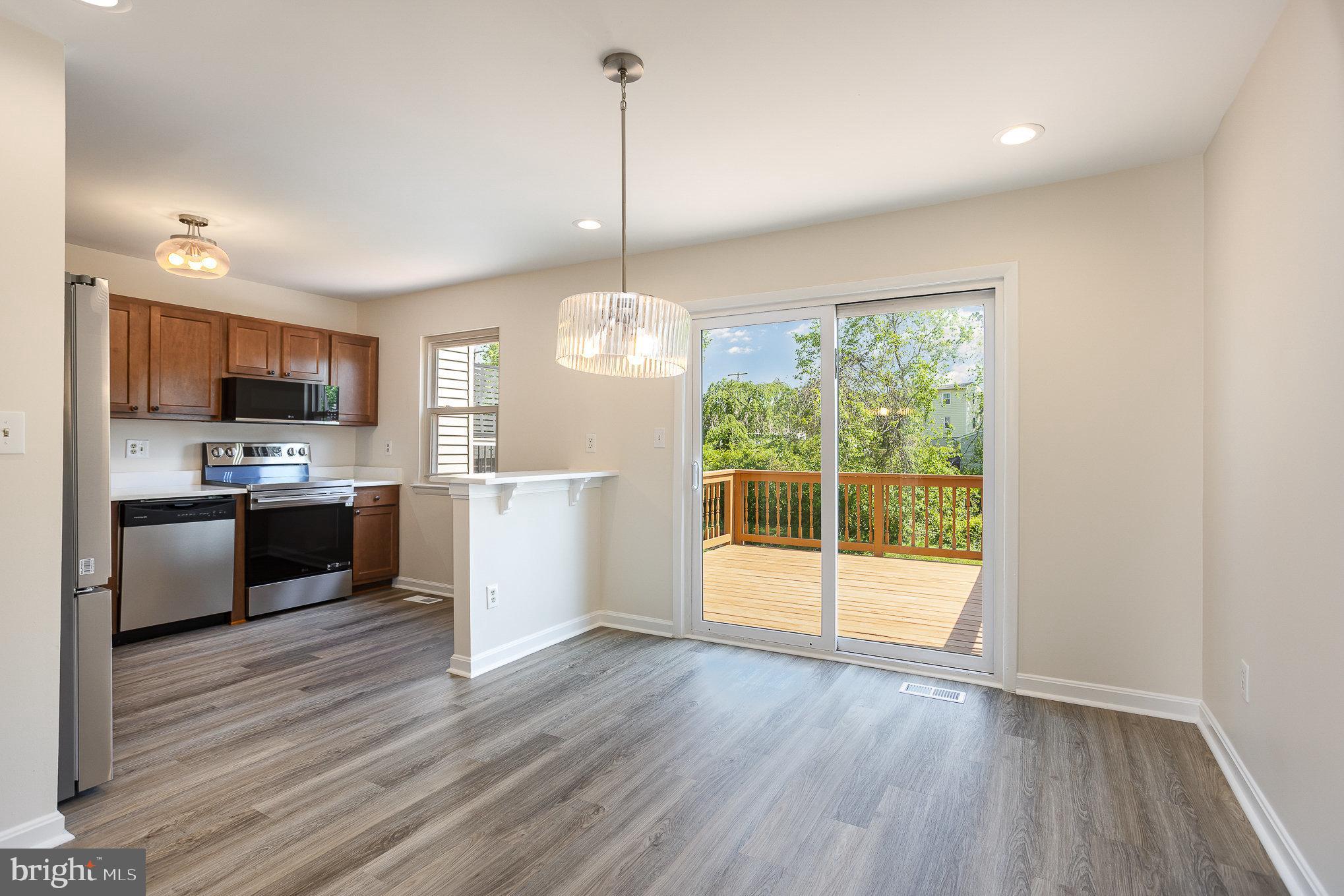 WOODSDALE MANOR - Residential