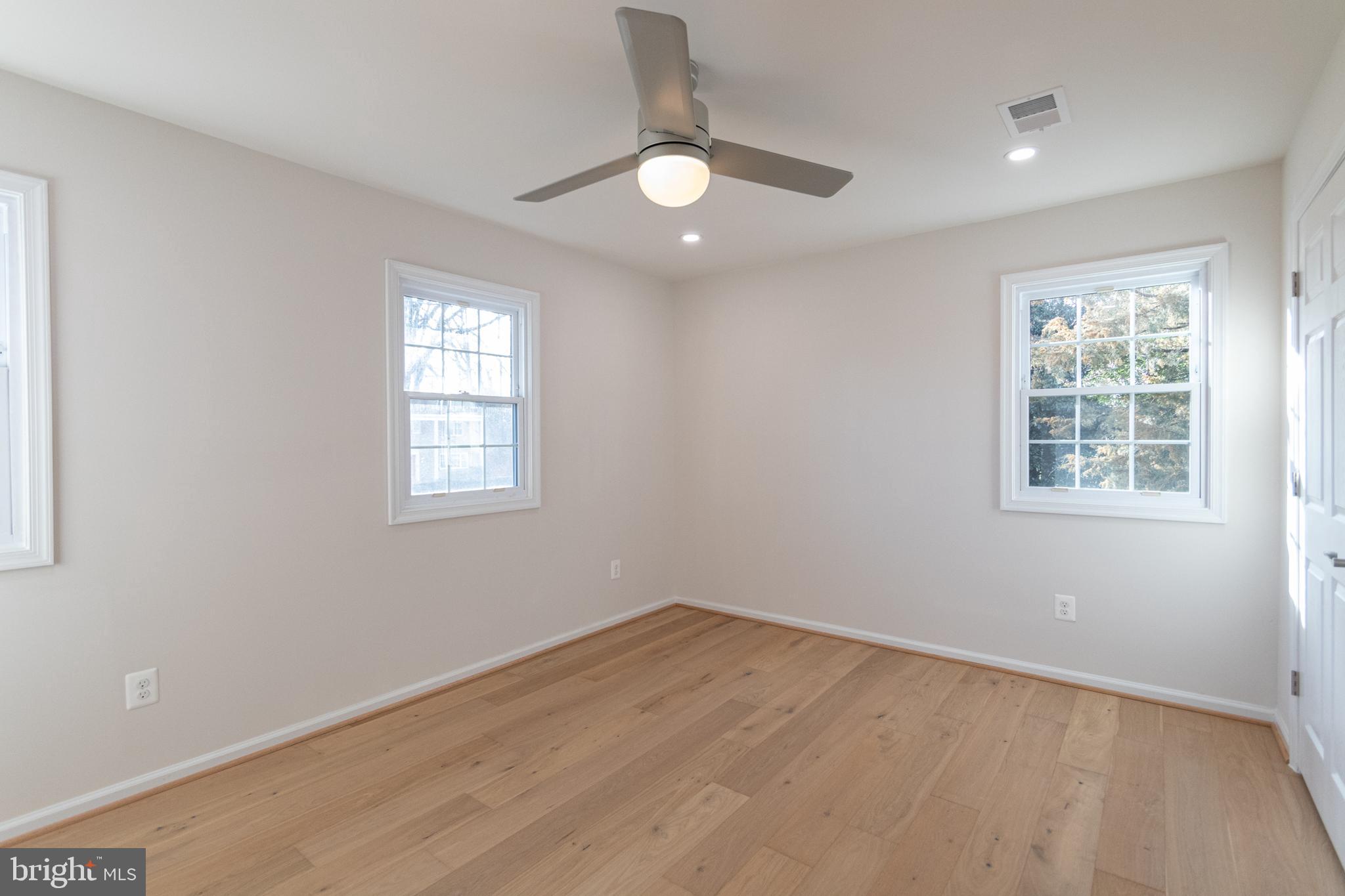 MC LEAN HAMLET - Residential