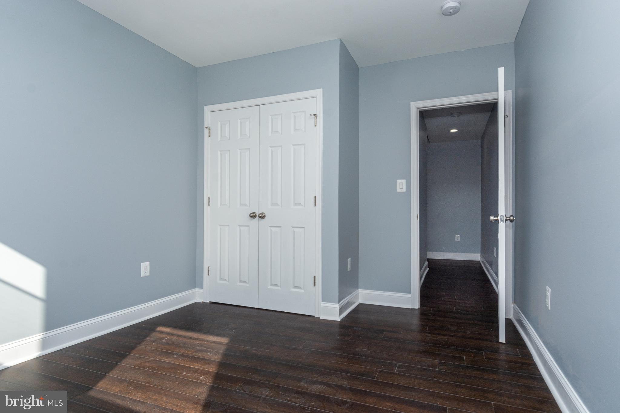 HOLLINS MARKET - Residential