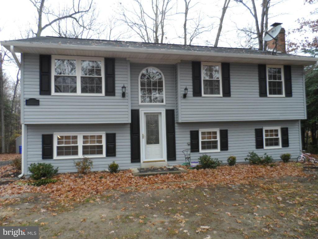 Quite location. JUST REPAINTED AND READY TO MOVE IN.. Immediate occupancy available. Nice split foyer with plenty of room to roam. No PETS allowed. Close to everything and has a private lot.