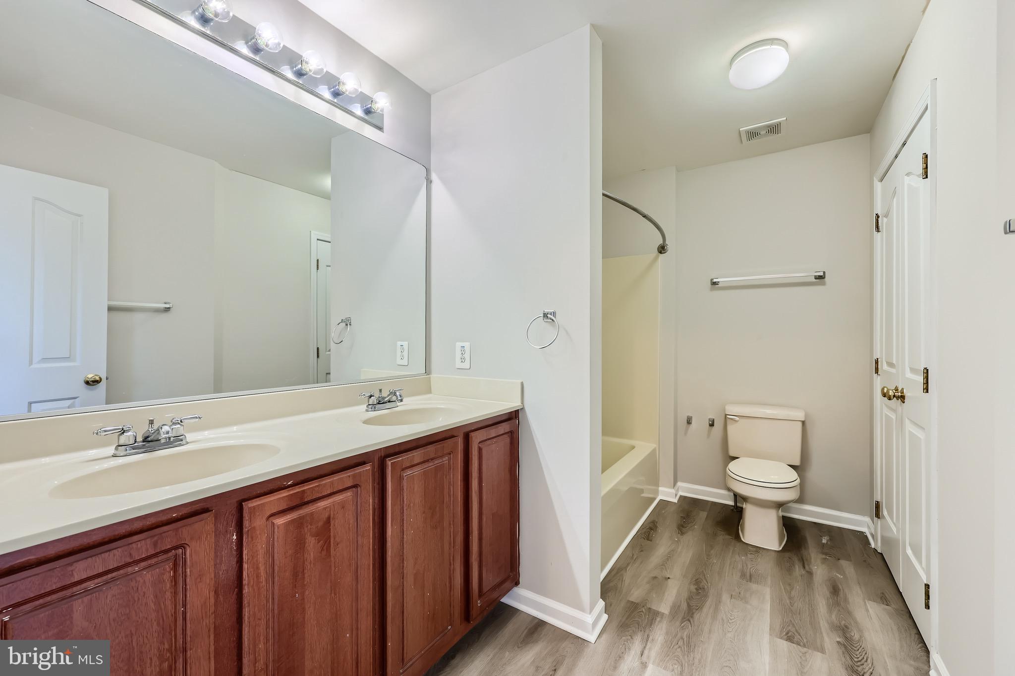 LONG BAR HARBOR - Residential Lease