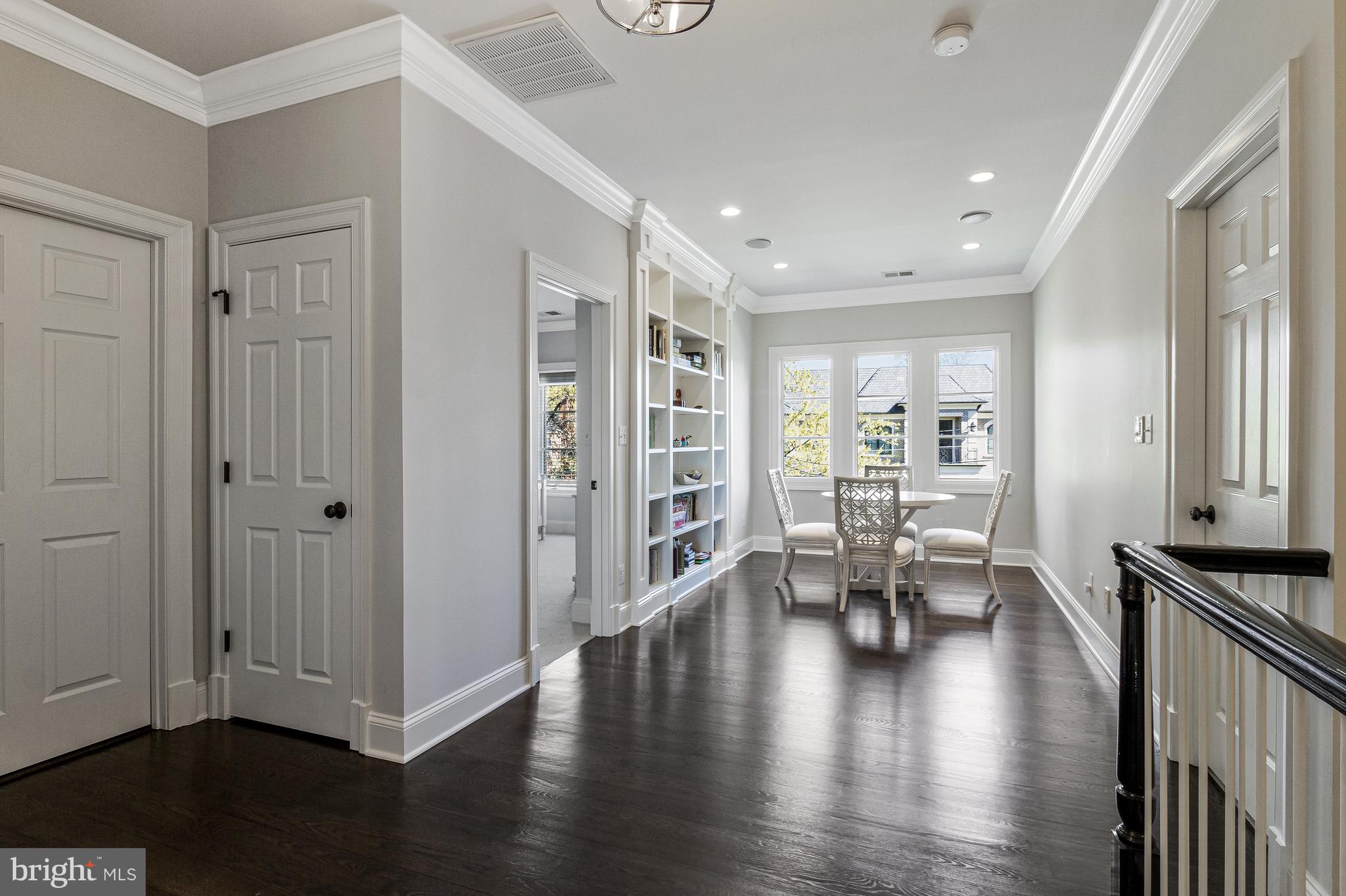 COUNTRY CLUB HILLS - Residential