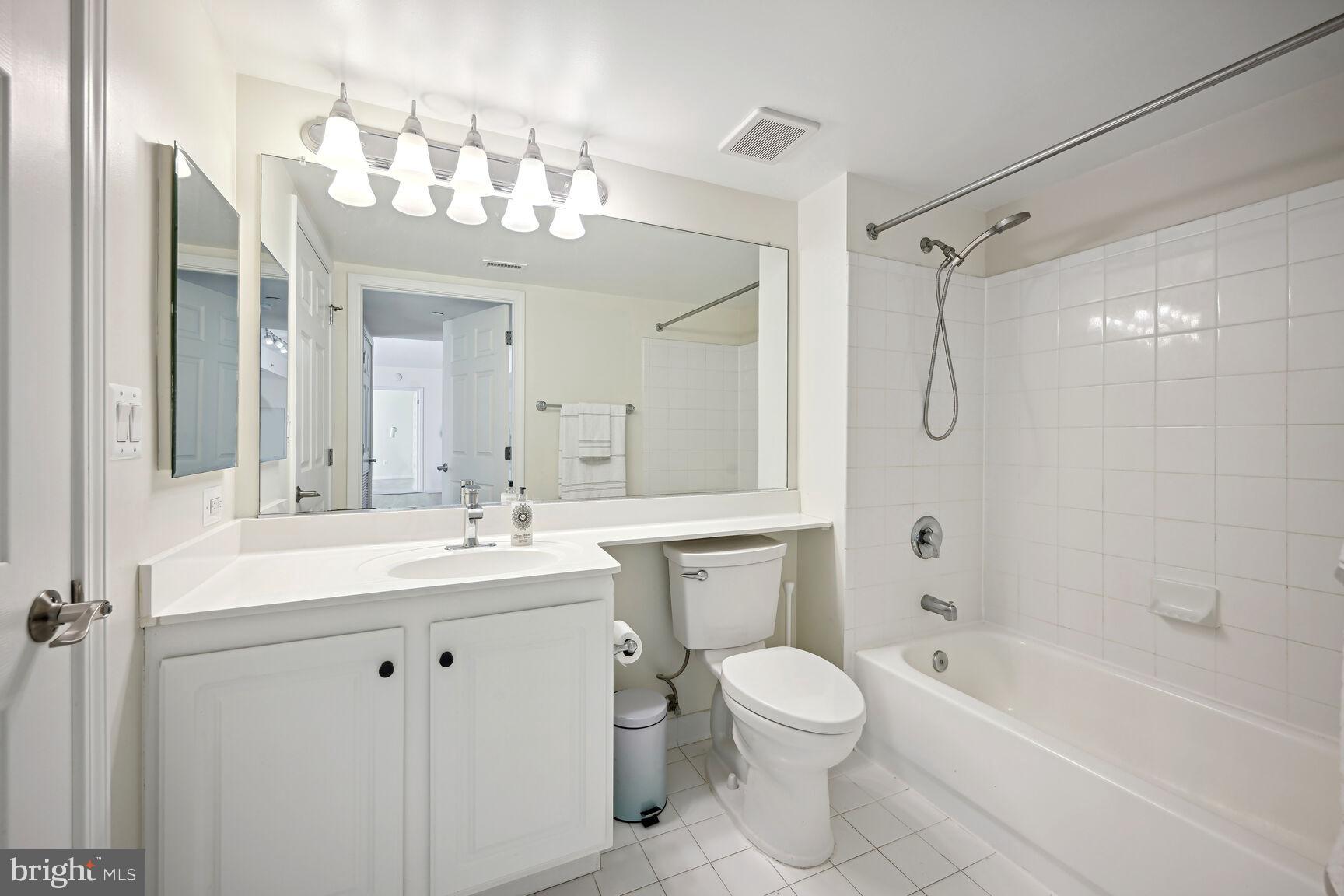 GALLERY AT WHITE FLINT - Residential