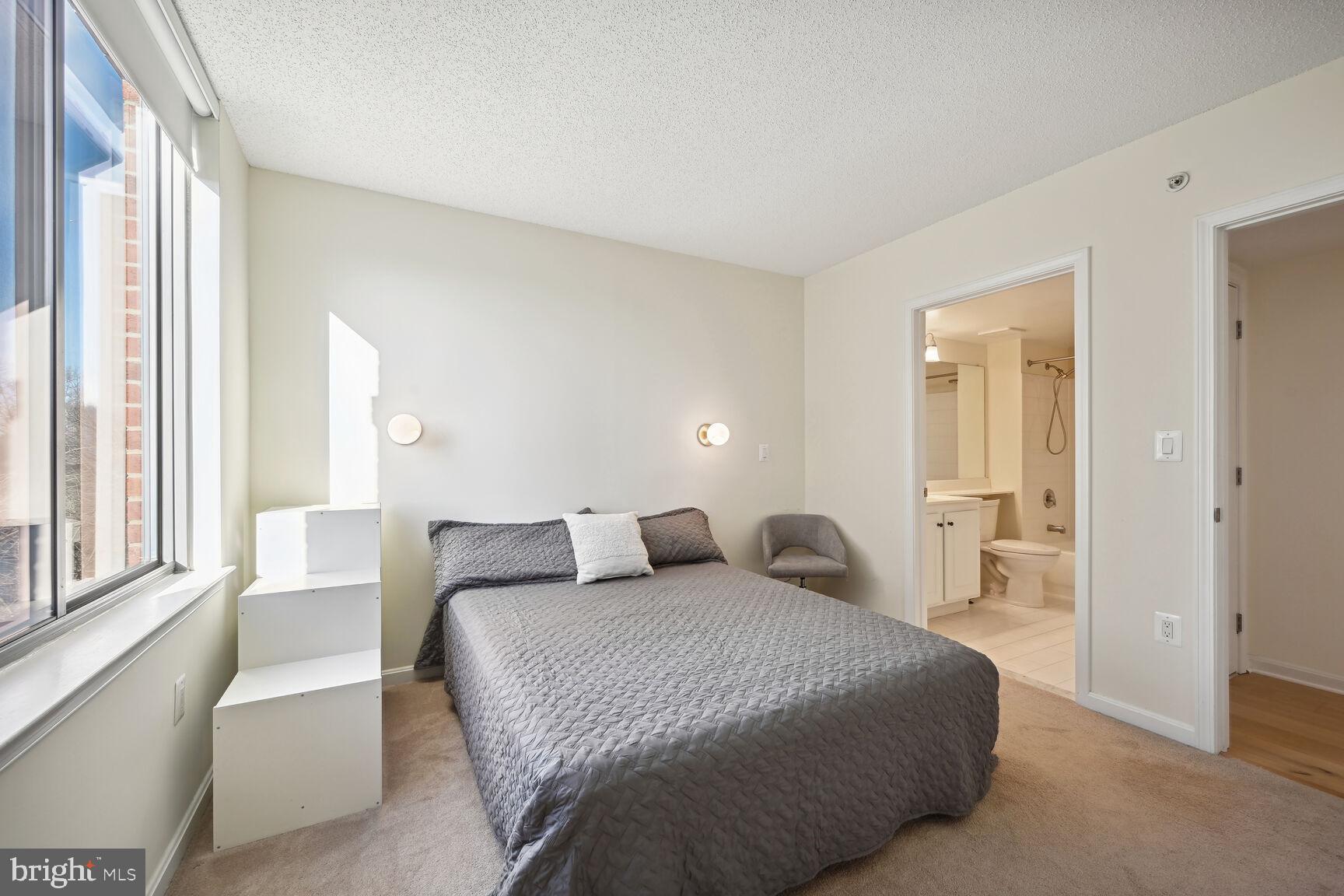 GALLERY AT WHITE FLINT - Residential