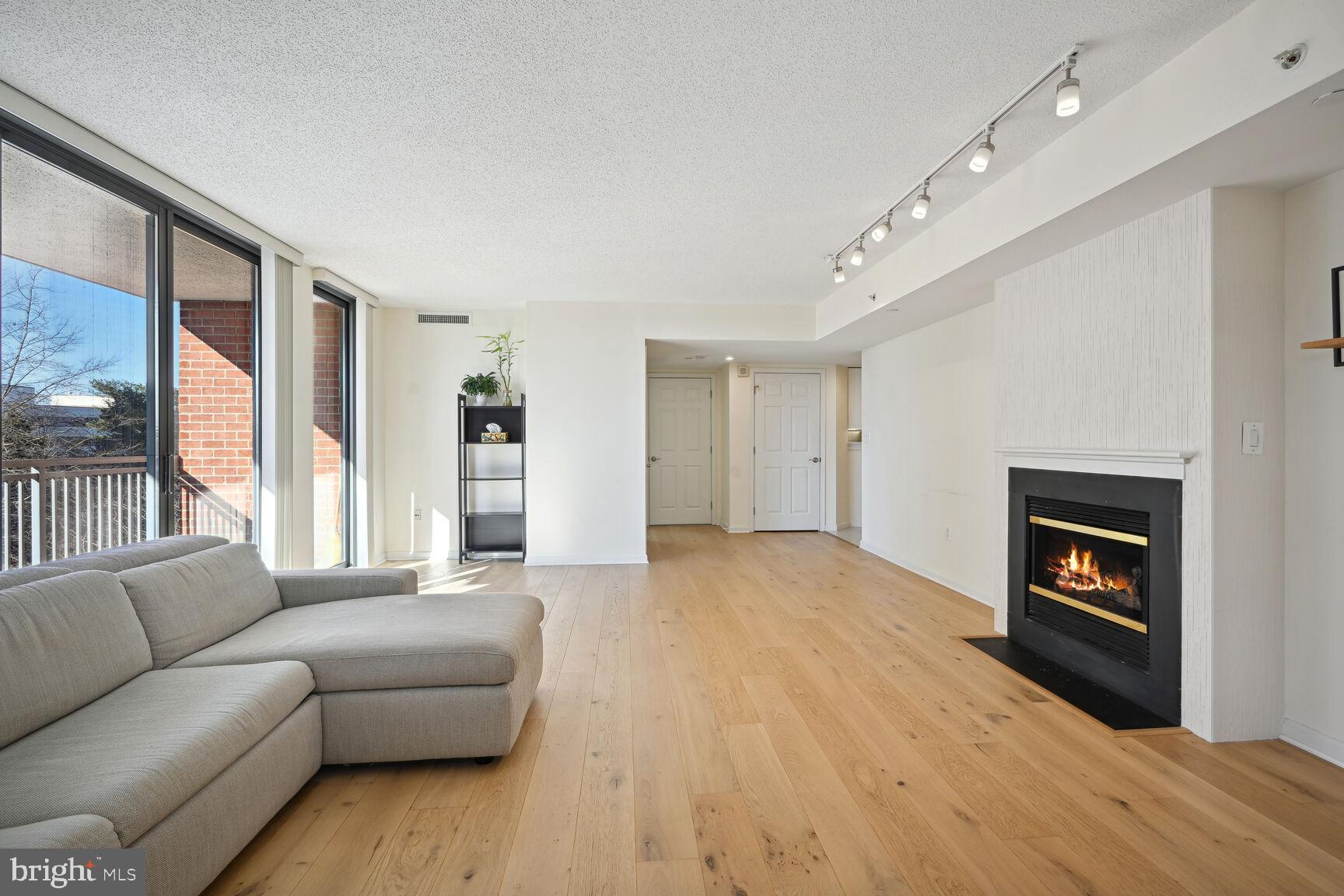 GALLERY AT WHITE FLINT - Residential