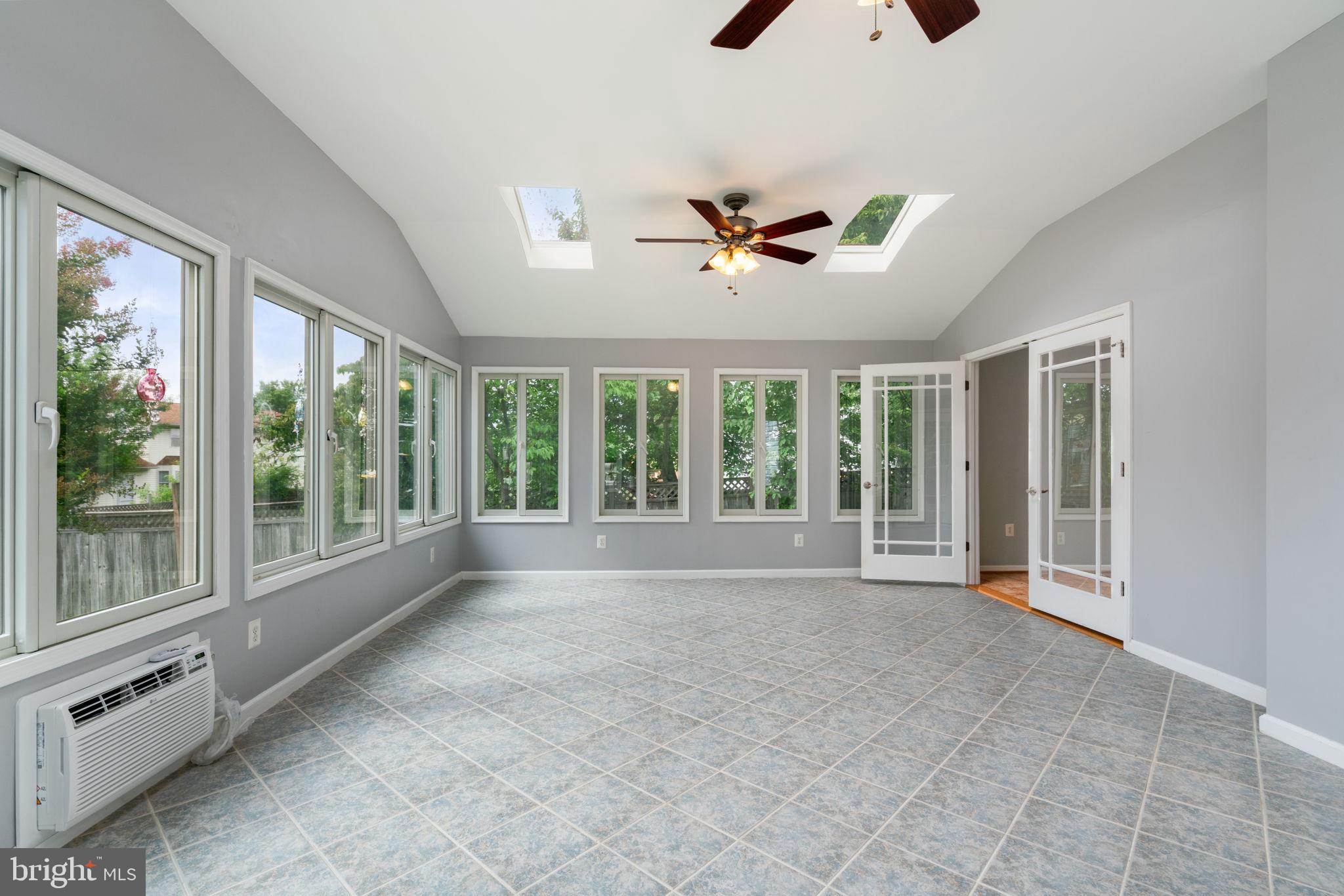 BROOKFIELD - Residential
