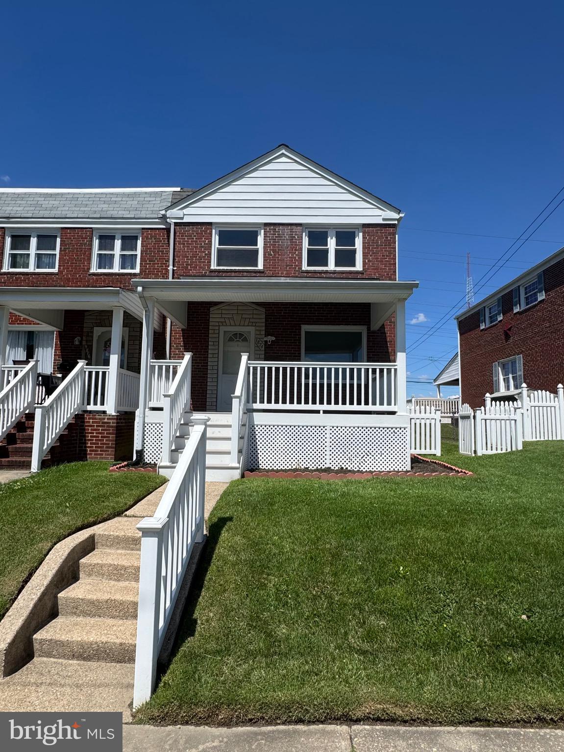 Beautifully maintained end-of-group townhome featuring a spacious backyard perfect for entertaining! Enjoy relaxing on the covered rear deck, offering comfort and shade year-round. This move-in-ready home boasts brand-new carpeting, fresh paint throughout, a brand-new stove, and a brand-new dishwasher. Pride of ownership shines in every detail, making this a wonderful opportunity for buyers seeking a well-cared-for home with both indoor comfort and outdoor space to enjoy. Don’t miss it! 🏡✨