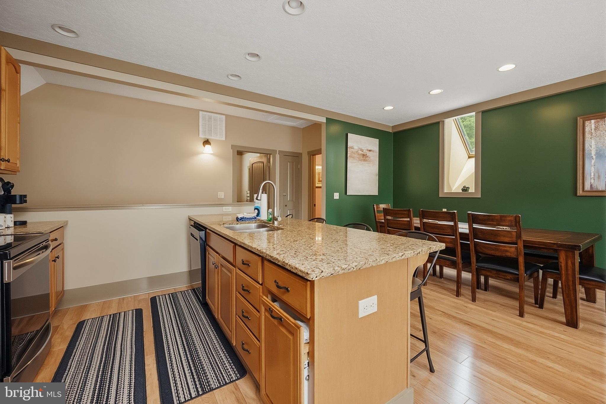 NORTHLAKE VILLAGE - Residential