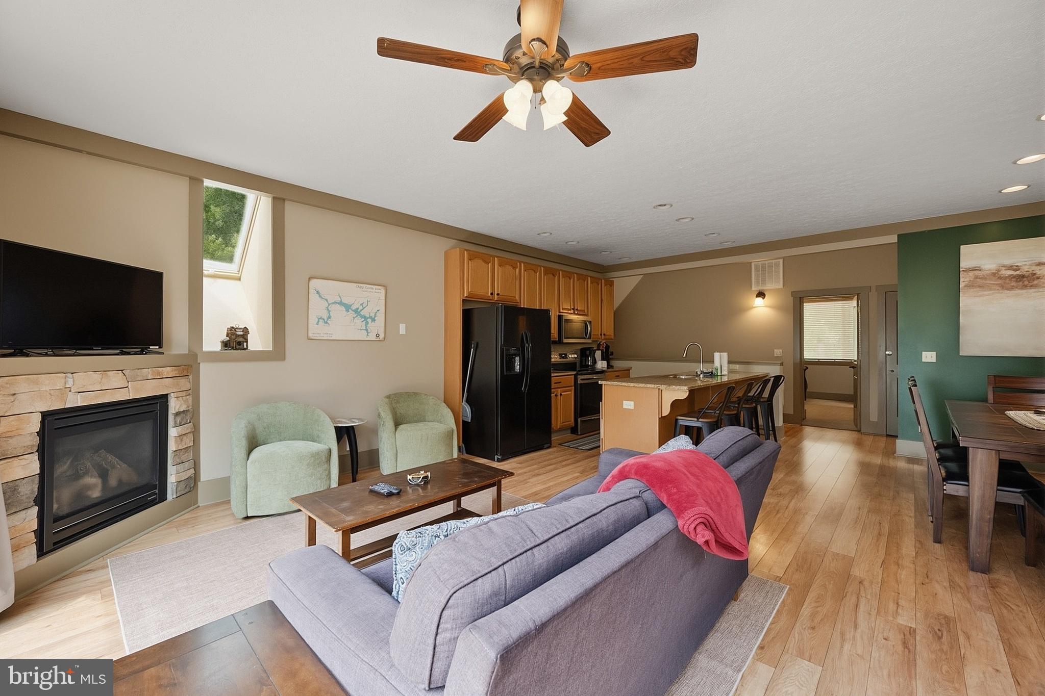 NORTHLAKE VILLAGE - Residential