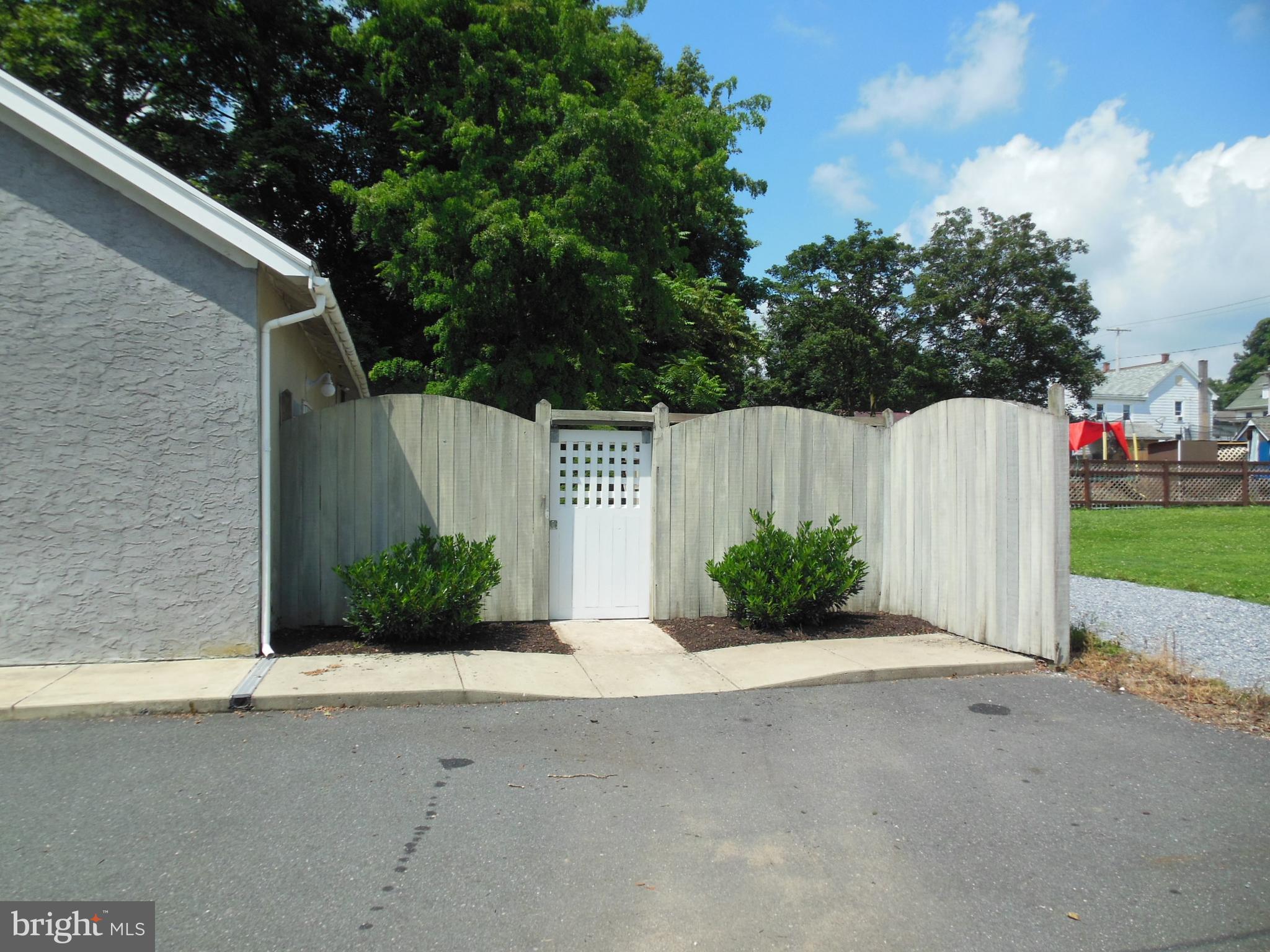 BROOKS EDGE - Residential Lease