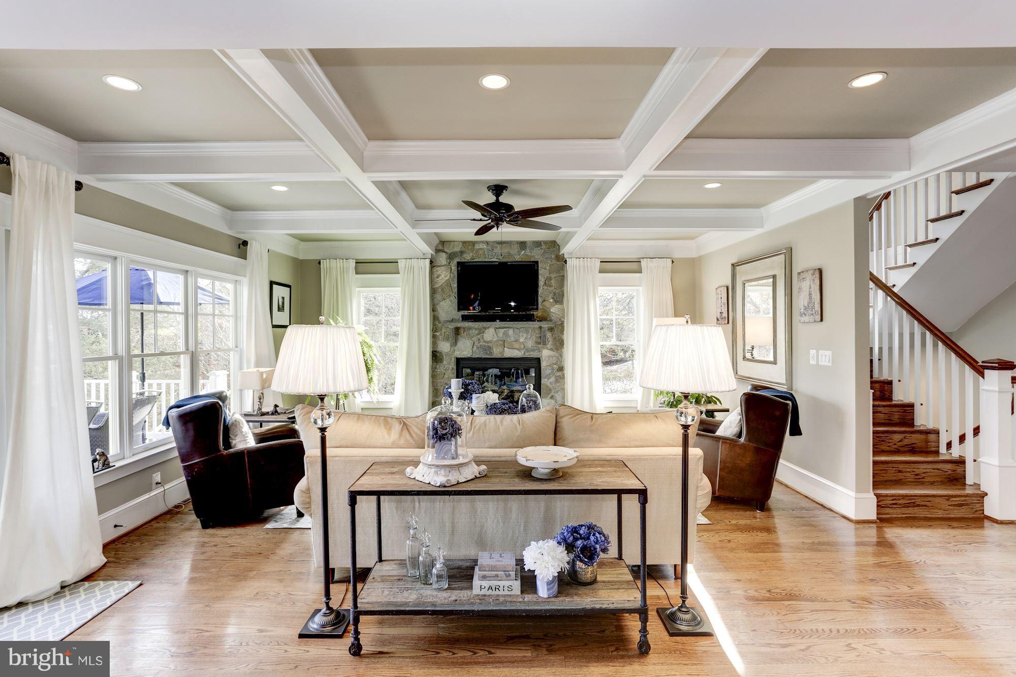 COUNTRY CLUB MANOR - Residential
