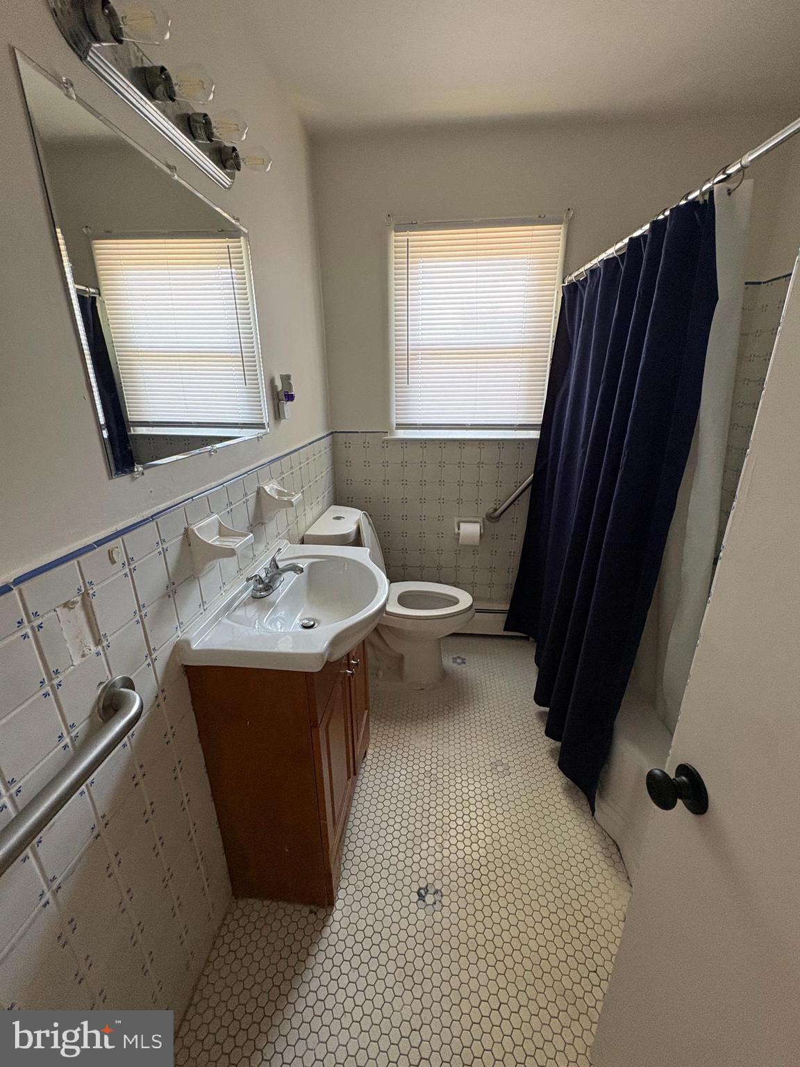 CHRIS MAR MANOR - Residential
