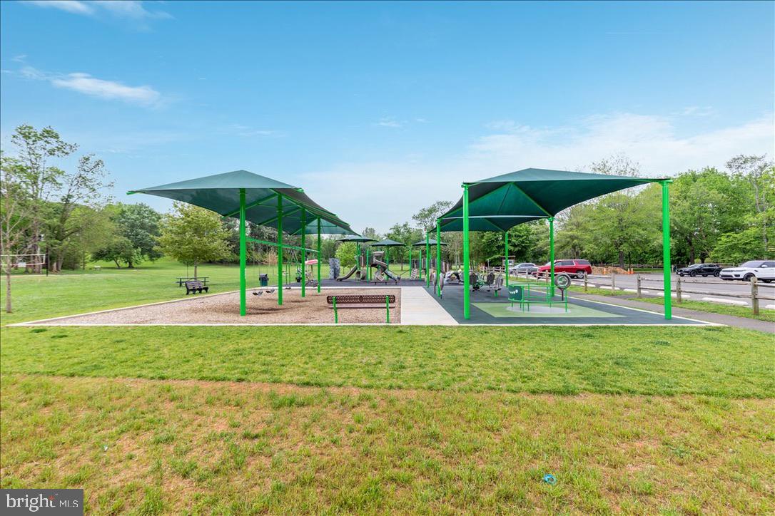 OAK SPRINGS - Residential