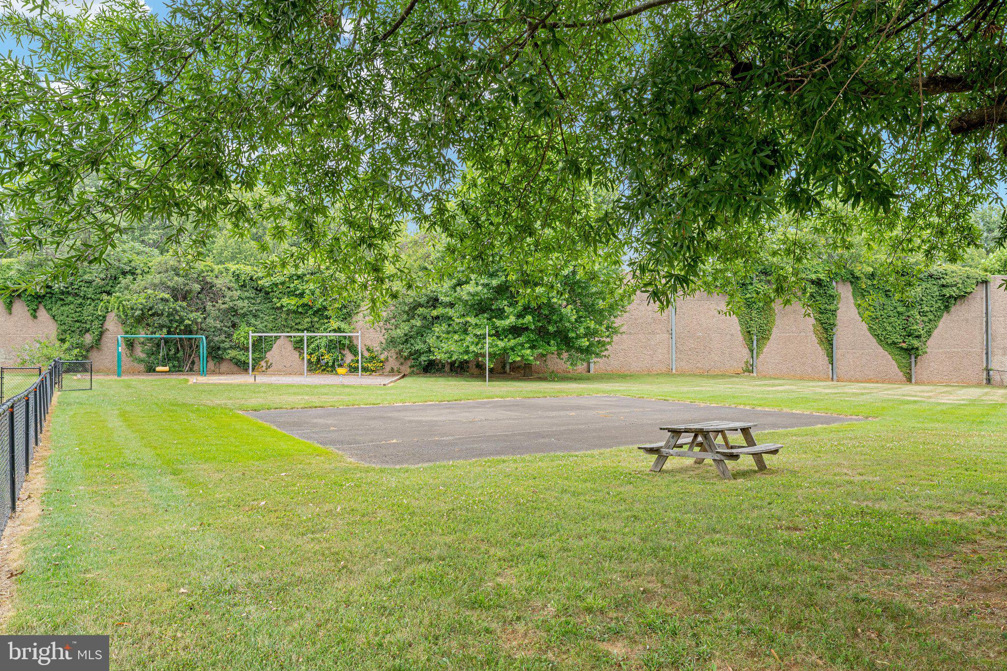 OAK SPRINGS - Residential
