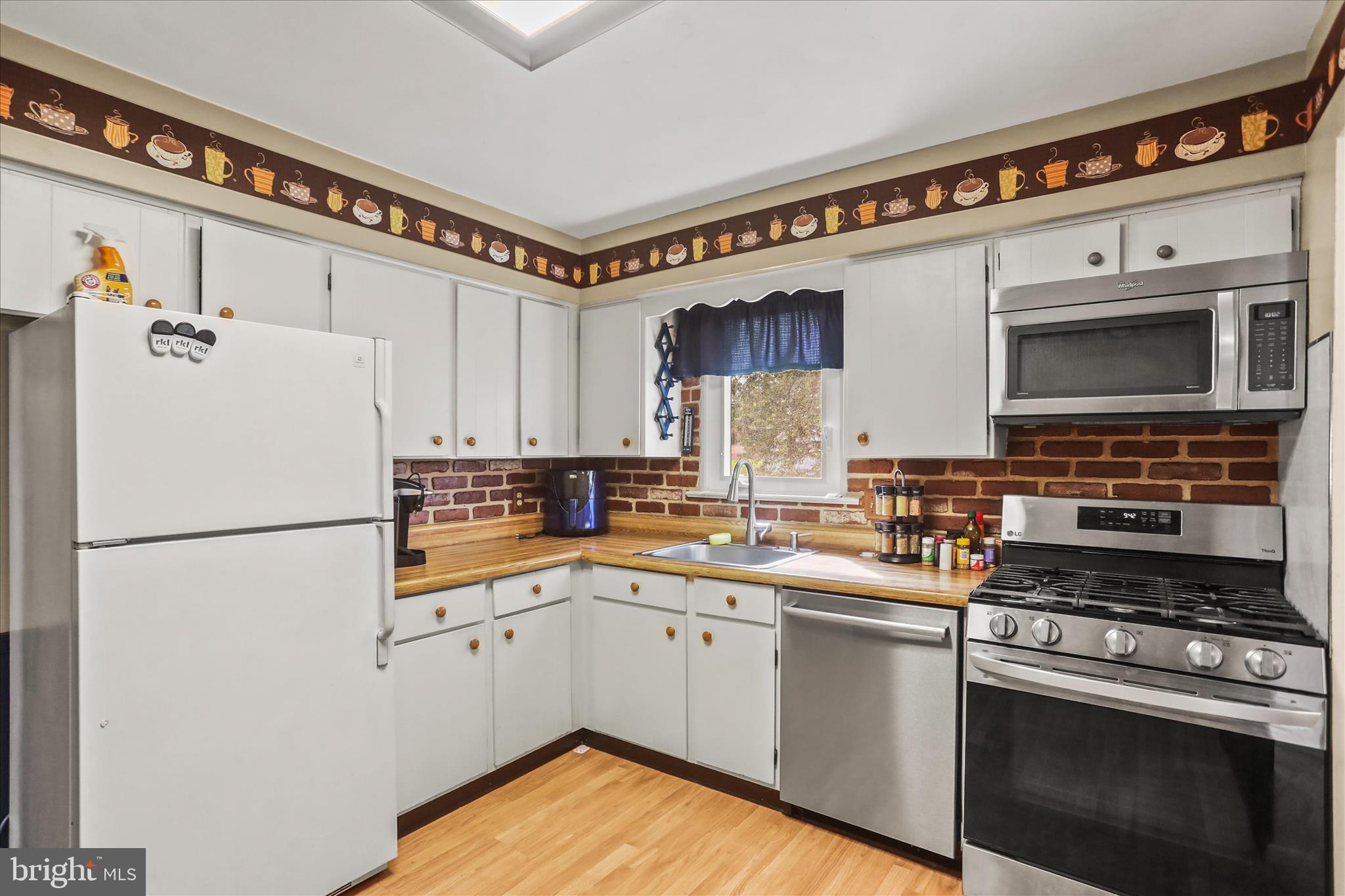 HOMELAND GARDENS - Residential