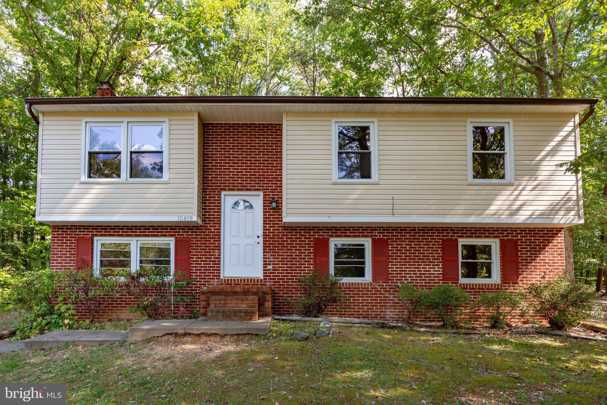 Welcome to this lovely 4-bedroom, 3-bathroom split foyer home in the Plantation Forest subdivision.  Enjoy outdoor living on the spacious back deck, perfect for entertaining family and friends. Located on a peaceful cul-de-sac, this home offers the best of both worlds—quiet suburban living with easy access to modern conveniences. You'll be just minutes away from shopping, I-95, VRE, and Historic Spotsylvania.  A minimum credit score is 675, and no pets are allowed.