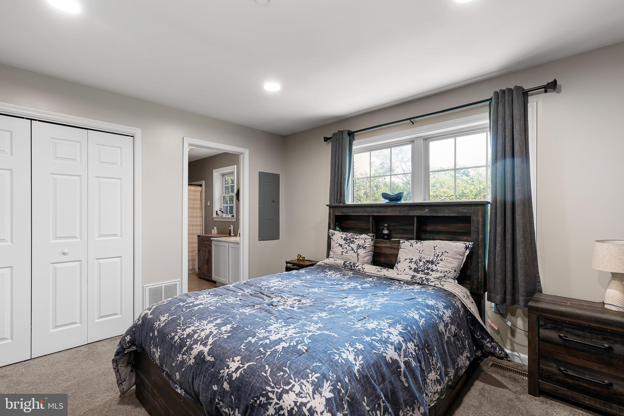 SANDFIELD - Residential