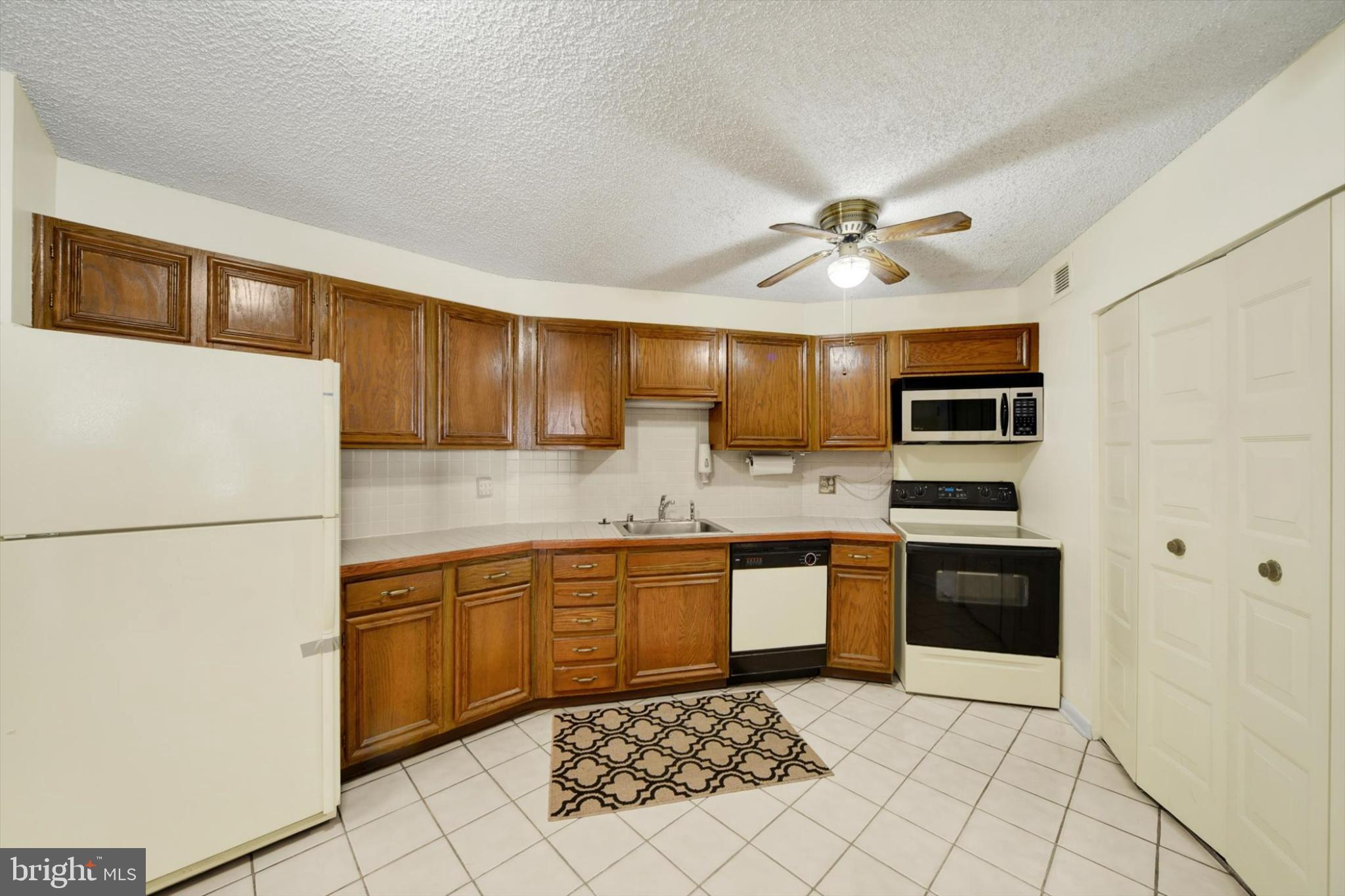 RIDGELY TOWSON CENTER - Residential