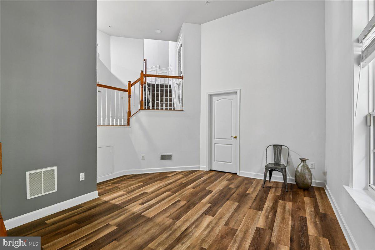 SOUTH RIVER COLONY - Residential